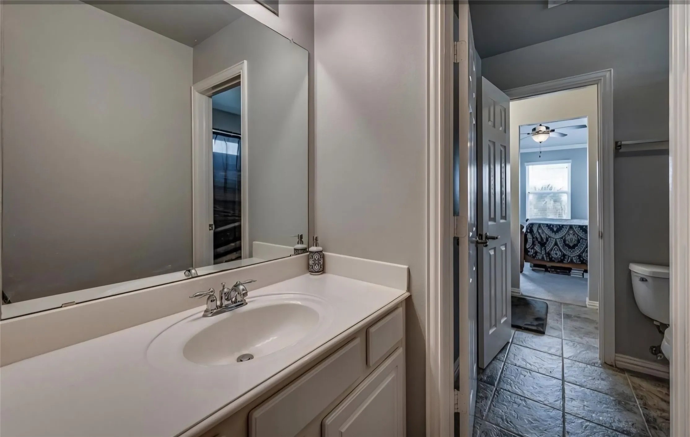 UPSTAIRS BATHROOM