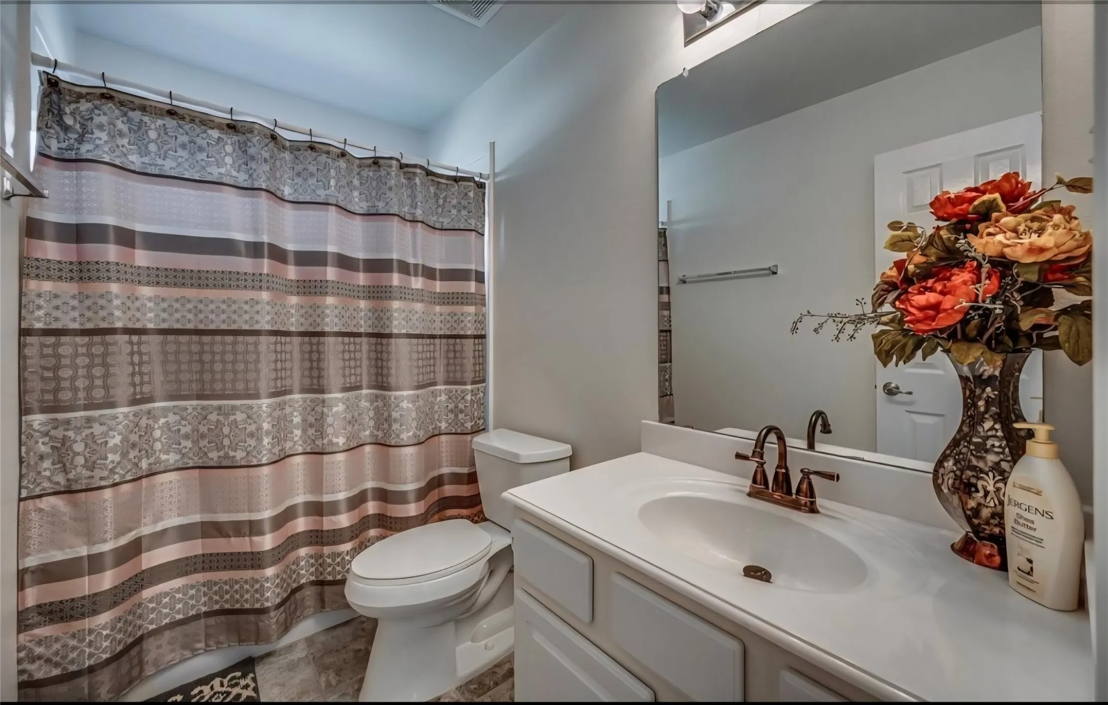 ANOTHER FULL BATHROOM