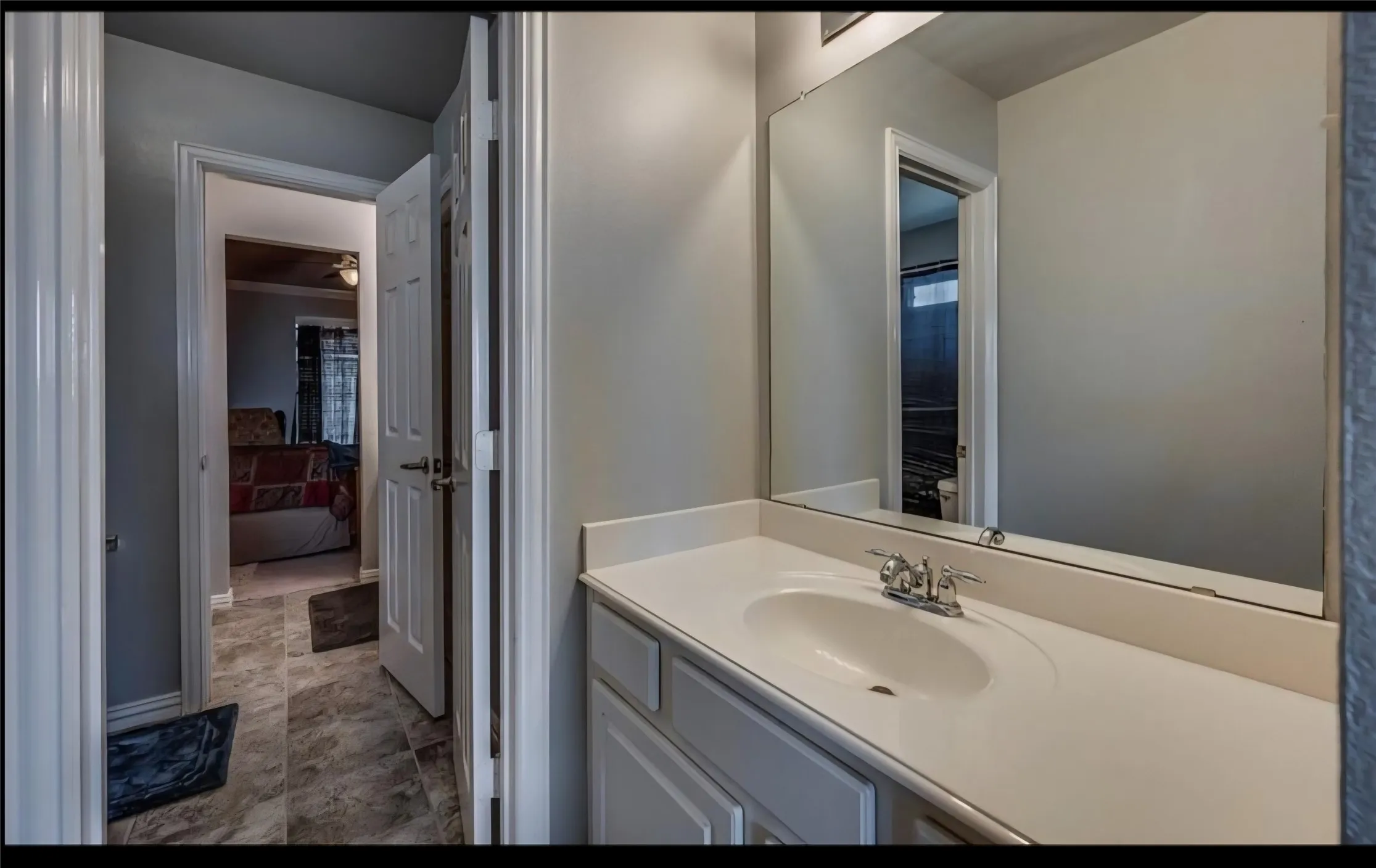 JACK AND JILL STYLE BATHROOM