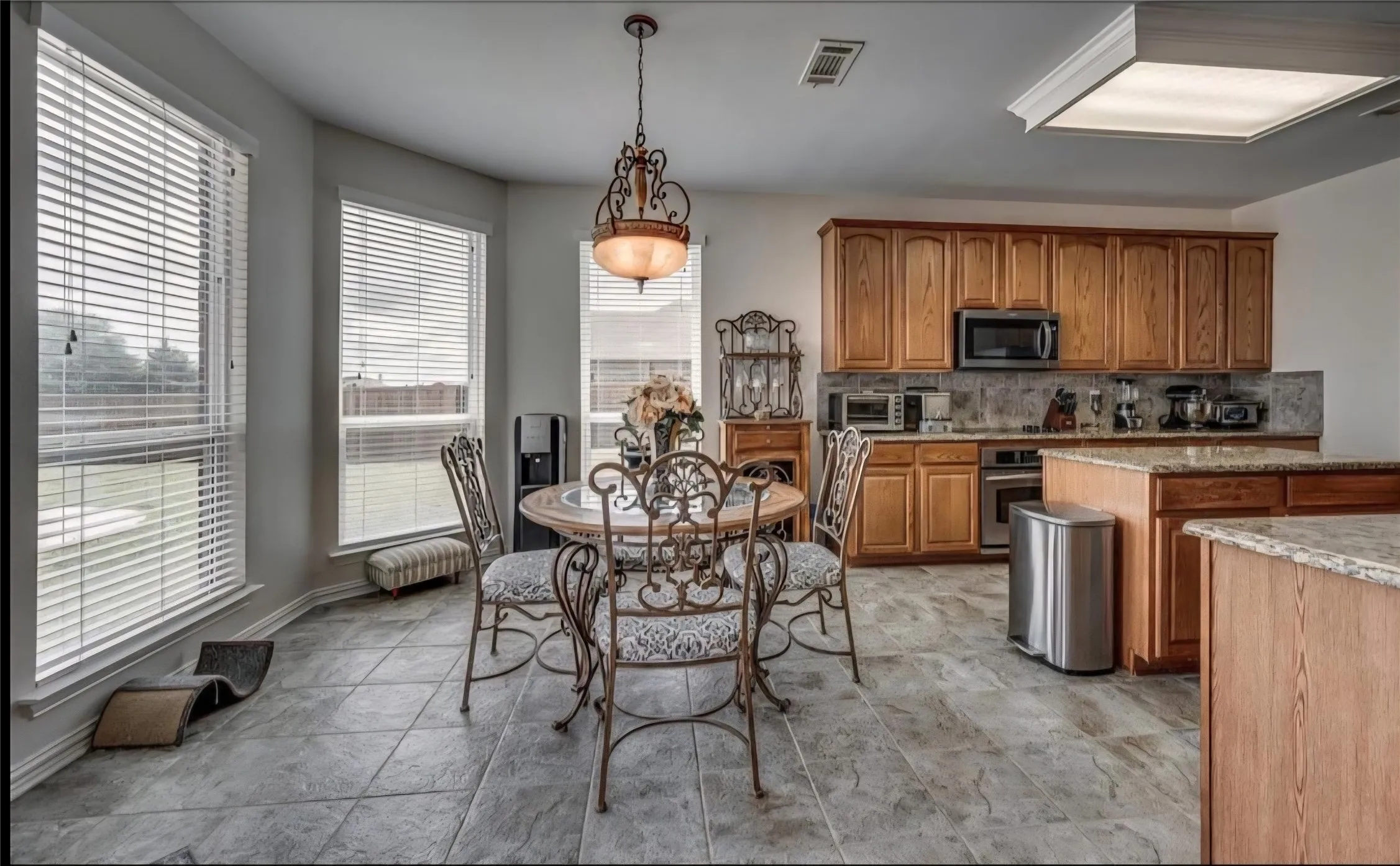 DINE IN KITCHEN