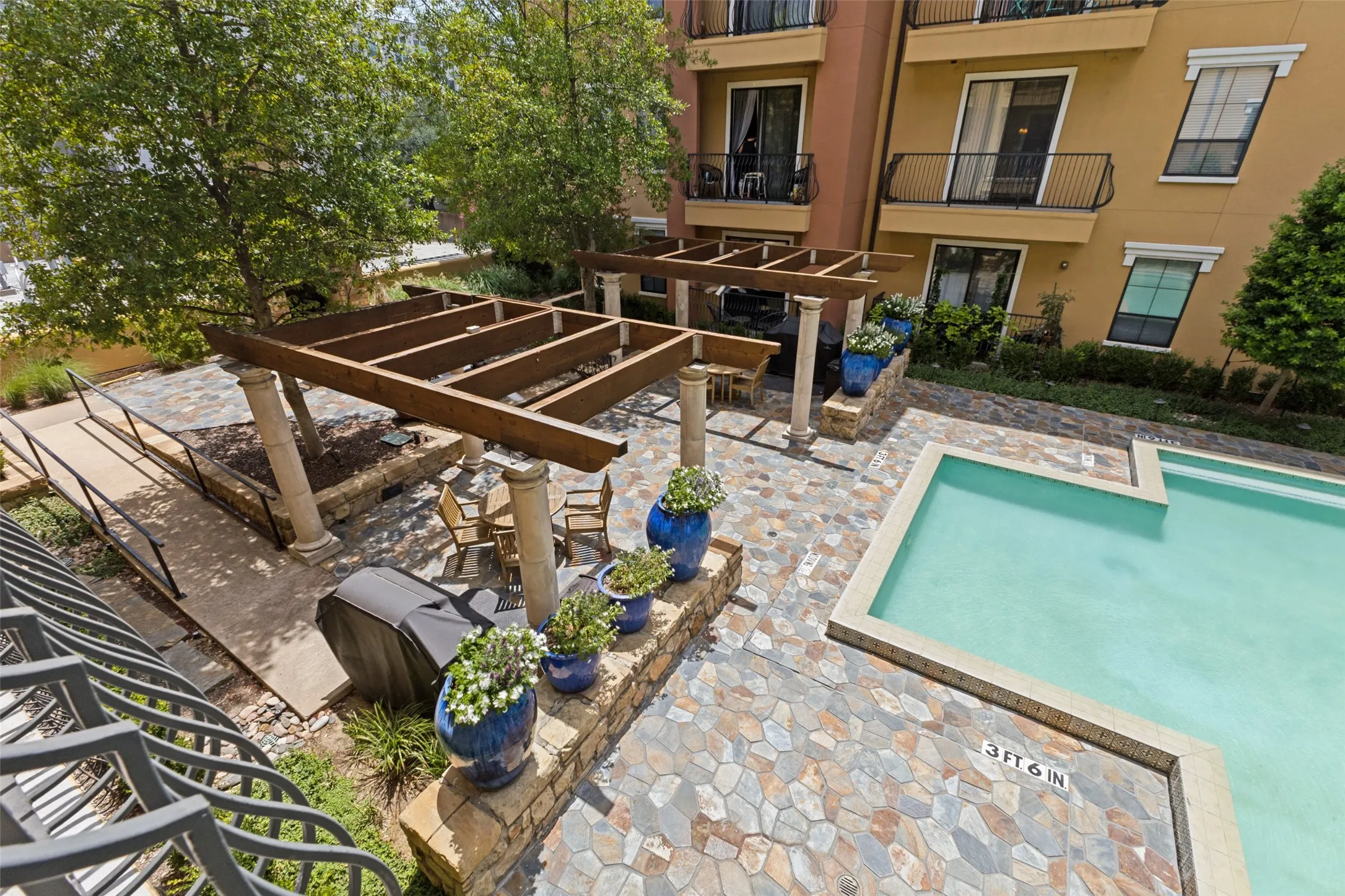 Condominium For Sale in Dallas County , 8616 Turtle Creek Boulevard 302, Dallas, Texas 75225, 1 Bedroom, 1 Bathroom, 1 Garage spaces, 832 Sqft, built in 2006, mls#21345721, Real Estate Agent in Dallas, Homes For Sale in Dallas county, Homes For Sale in Dallas, Realtor in Dallas Texas, Real Estate Brokerage Independent Realty Texas, Luminita Cordes Realtor