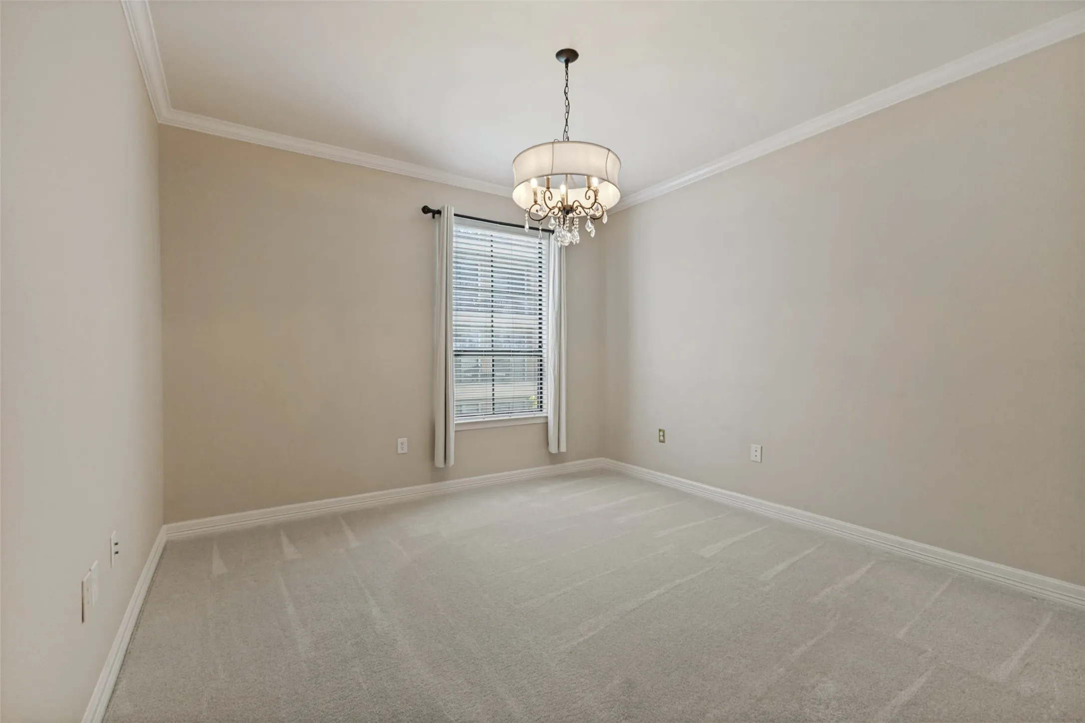 Condominium For Sale in Dallas County , 8616 Turtle Creek Boulevard 302, Dallas, Texas 75225, 1 Bedroom, 1 Bathroom, 1 Garage spaces, 832 Sqft, built in 2006, mls#21345721, Real Estate Agent in Dallas, Homes For Sale in Dallas county, Homes For Sale in Dallas, Realtor in Dallas Texas, Real Estate Brokerage Independent Realty Texas, Luminita Cordes Realtor