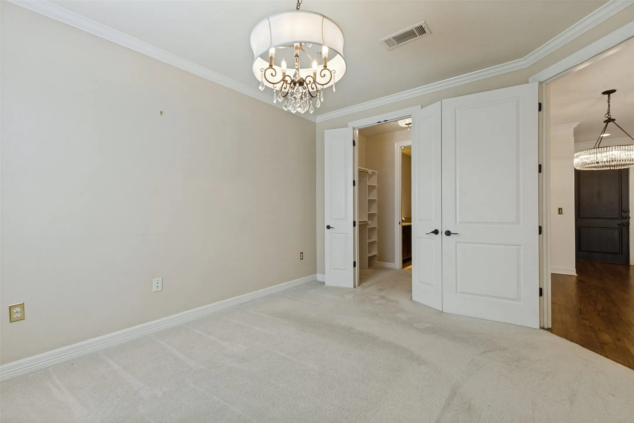 Condominium For Sale in Dallas County , 8616 Turtle Creek Boulevard 302, Dallas, Texas 75225, 1 Bedroom, 1 Bathroom, 1 Garage spaces, 832 Sqft, built in 2006, mls#21345721, Real Estate Agent in Dallas, Homes For Sale in Dallas county, Homes For Sale in Dallas, Realtor in Dallas Texas, Real Estate Brokerage Independent Realty Texas, Luminita Cordes Realtor