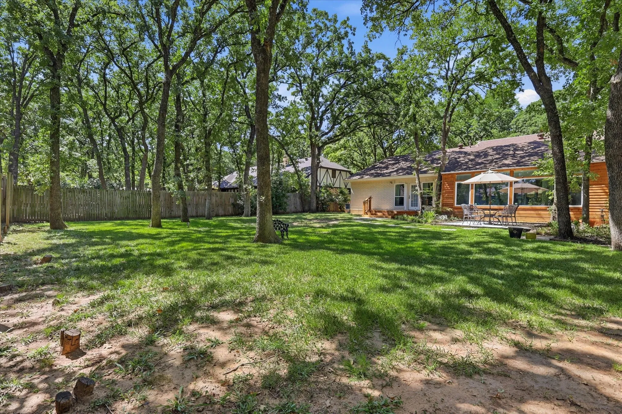 Single Family Residence For Sale in Denton County , 12 Timbergreen Circle, Denton, Texas 76205, 3 Bedroom, 3 Bathroom, 2 Garage spaces, 2,768 Sqft, built in 1983, mls#21340930, Real Estate Agent in Denton, Homes For Sale in Denton county, Homes For Sale in Denton, Realtor in Denton Texas, Real Estate Brokerage Independent Realty Texas, Luminita Cordes Realtor
