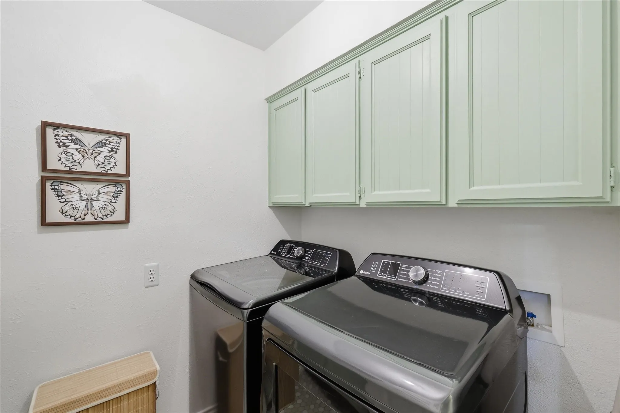 Even the Laundry room is cute!