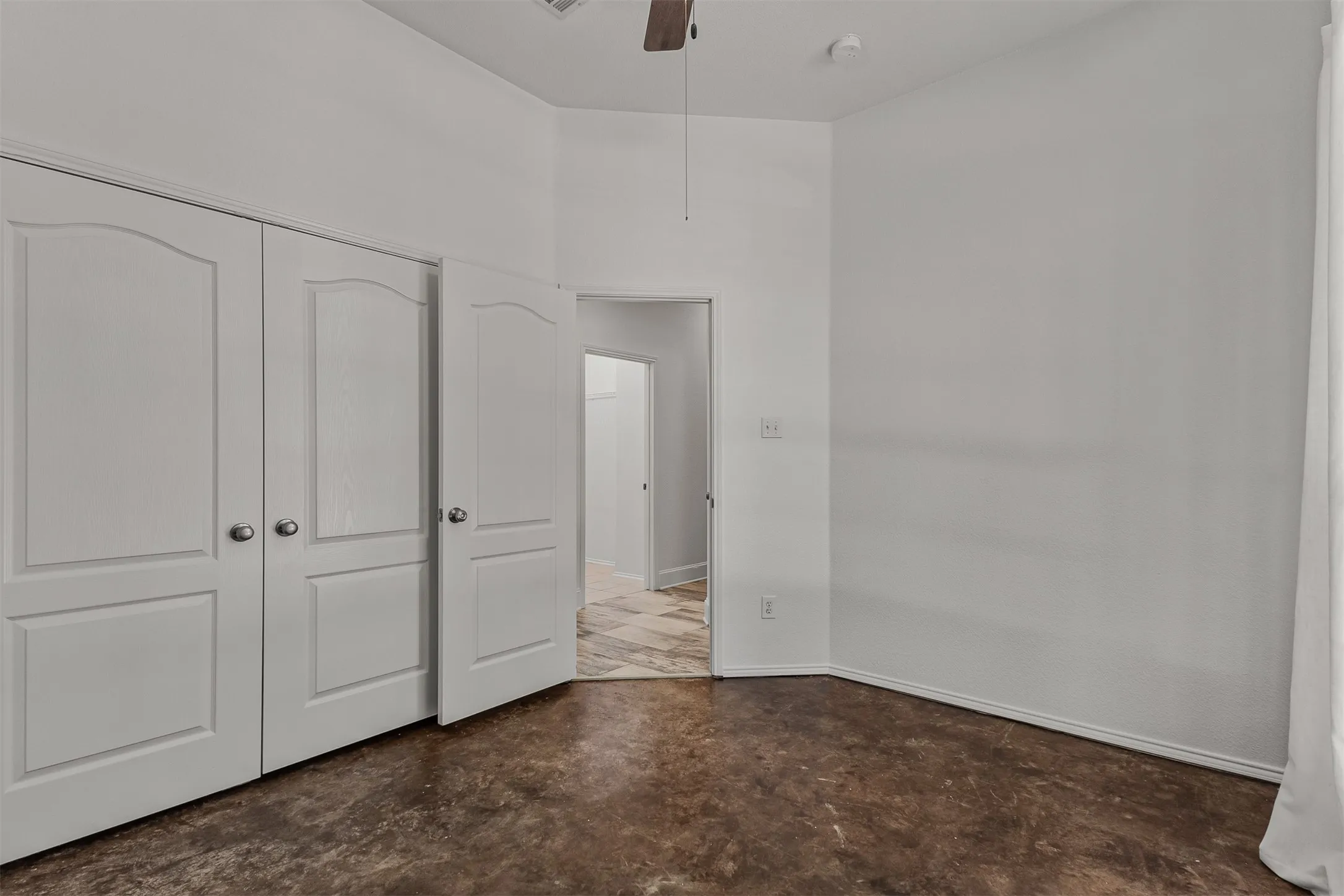 Single Family Residence For Sale in Rockwall County , 1365 Calistoga Drive, Rockwall, Texas 75087, 4 Bedroom, 2 Bathroom, 2 Garage spaces, 2,072 Sqft, built in 2001, mls#21328321, Real Estate Agent in Rockwall, Homes For Sale in Rockwall county, Homes For Sale in Rockwall, Realtor in Rockwall Texas, Real Estate Brokerage Independent Realty Texas, Luminita Cordes Realtor