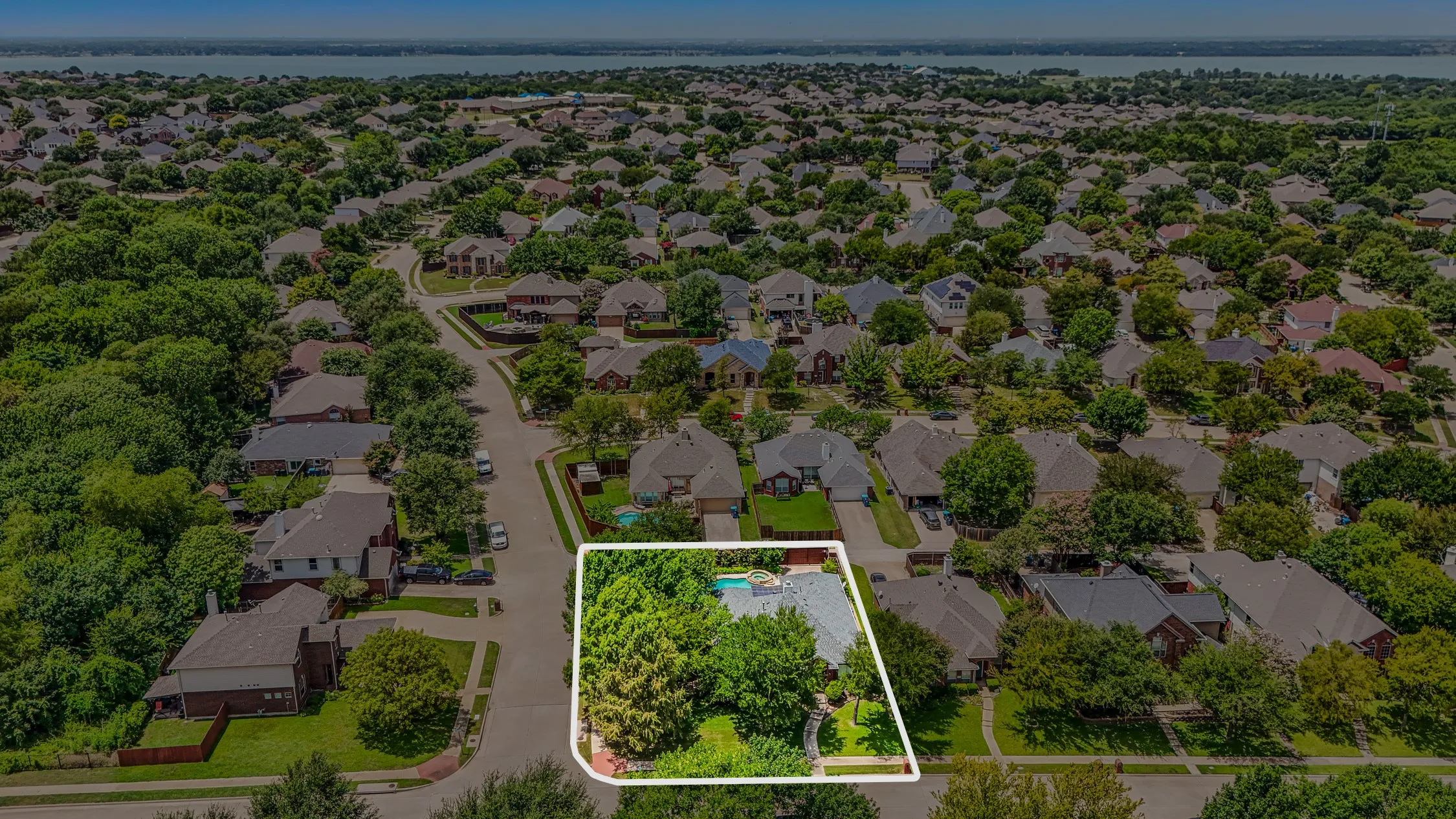 Single Family Residence For Sale in Rockwall County , 1365 Calistoga Drive, Rockwall, Texas 75087, 4 Bedroom, 2 Bathroom, 2 Garage spaces, 2,072 Sqft, built in 2001, mls#21328321, Real Estate Agent in Rockwall, Homes For Sale in Rockwall county, Homes For Sale in Rockwall, Realtor in Rockwall Texas, Real Estate Brokerage Independent Realty Texas, Luminita Cordes Realtor