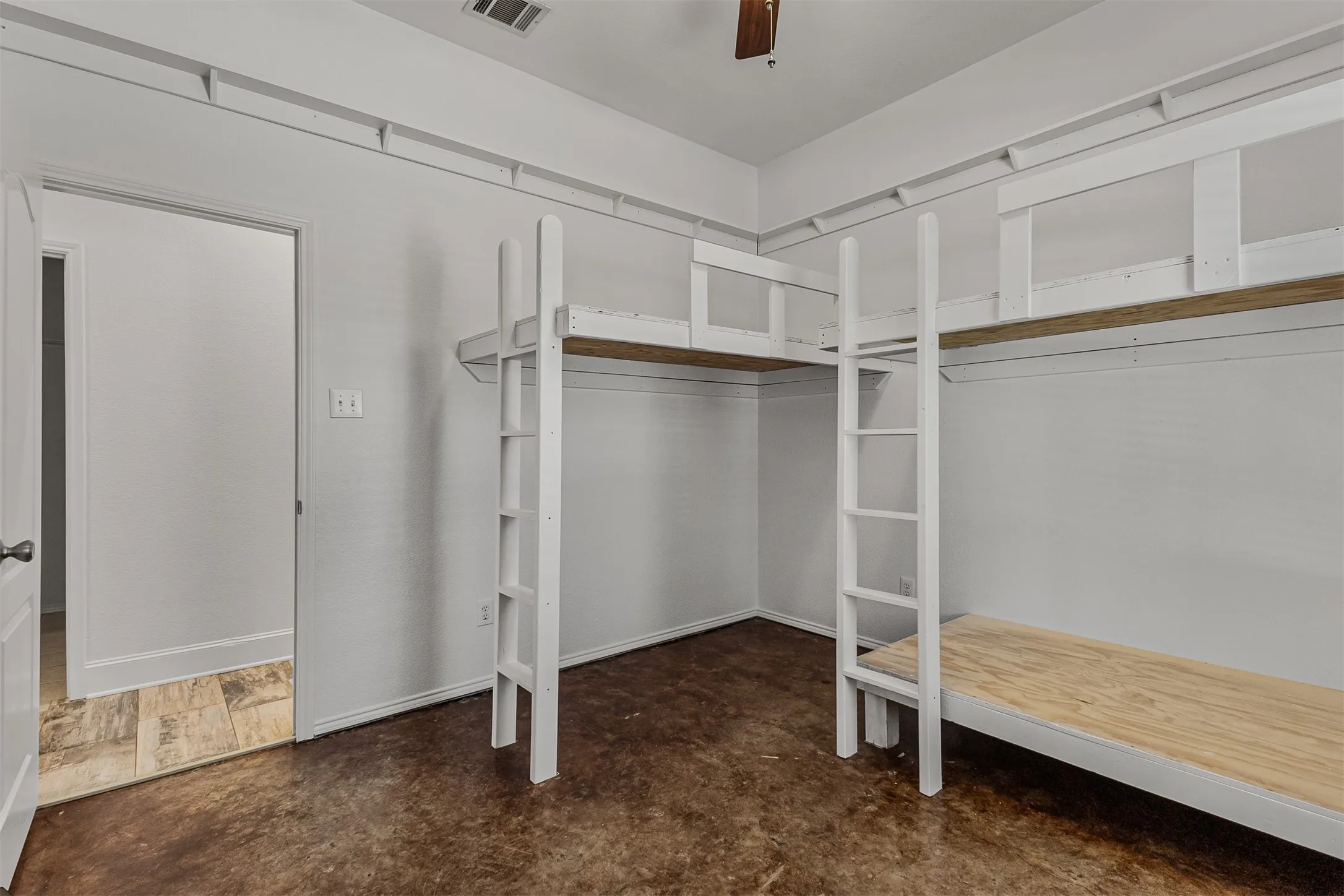 Single Family Residence For Sale in Rockwall County , 1365 Calistoga Drive, Rockwall, Texas 75087, 4 Bedroom, 2 Bathroom, 2 Garage spaces, 2,072 Sqft, built in 2001, mls#21328321, Real Estate Agent in Rockwall, Homes For Sale in Rockwall county, Homes For Sale in Rockwall, Realtor in Rockwall Texas, Real Estate Brokerage Independent Realty Texas, Luminita Cordes Realtor