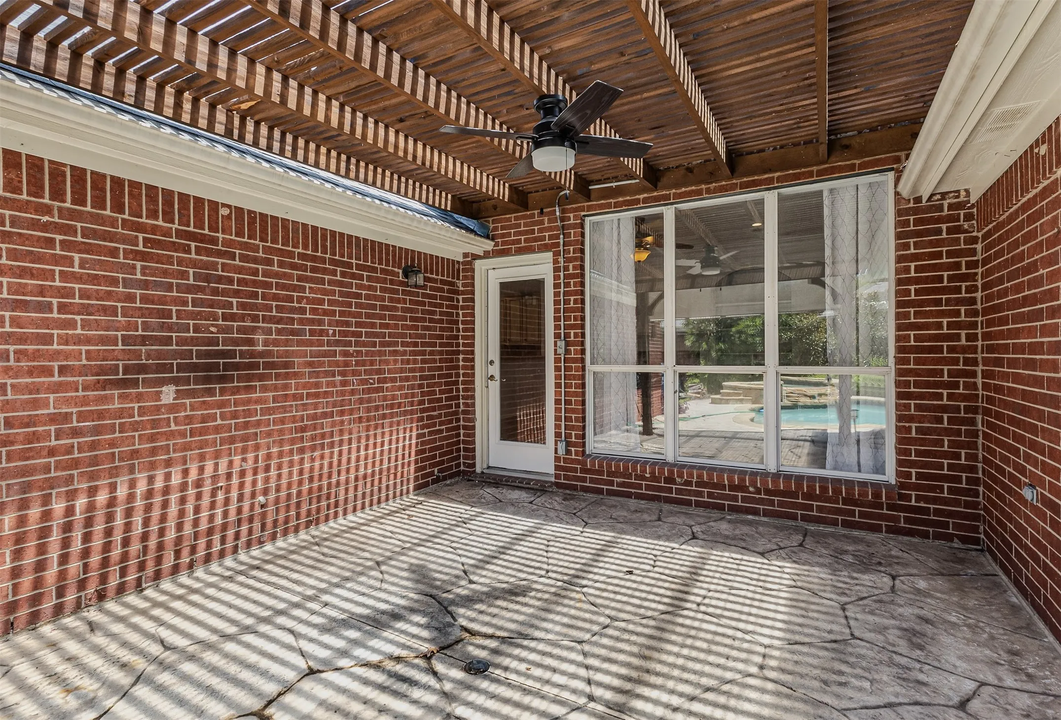 Single Family Residence For Sale in Rockwall County , 1365 Calistoga Drive, Rockwall, Texas 75087, 4 Bedroom, 2 Bathroom, 2 Garage spaces, 2,072 Sqft, built in 2001, mls#21328321, Real Estate Agent in Rockwall, Homes For Sale in Rockwall county, Homes For Sale in Rockwall, Realtor in Rockwall Texas, Real Estate Brokerage Independent Realty Texas, Luminita Cordes Realtor