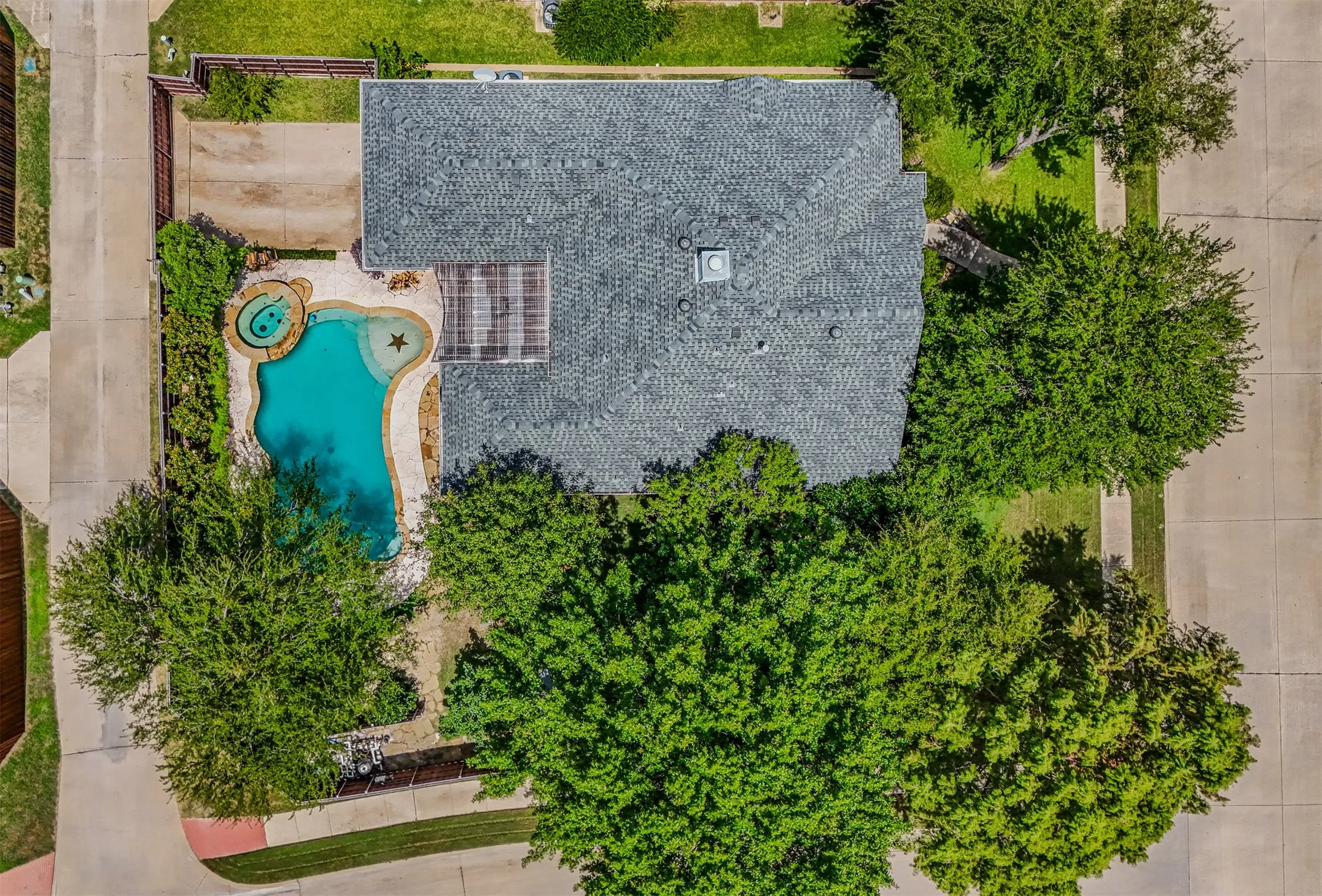 Single Family Residence For Sale in Rockwall County , 1365 Calistoga Drive, Rockwall, Texas 75087, 4 Bedroom, 2 Bathroom, 2 Garage spaces, 2,072 Sqft, built in 2001, mls#21328321, Real Estate Agent in Rockwall, Homes For Sale in Rockwall county, Homes For Sale in Rockwall, Realtor in Rockwall Texas, Real Estate Brokerage Independent Realty Texas, Luminita Cordes Realtor