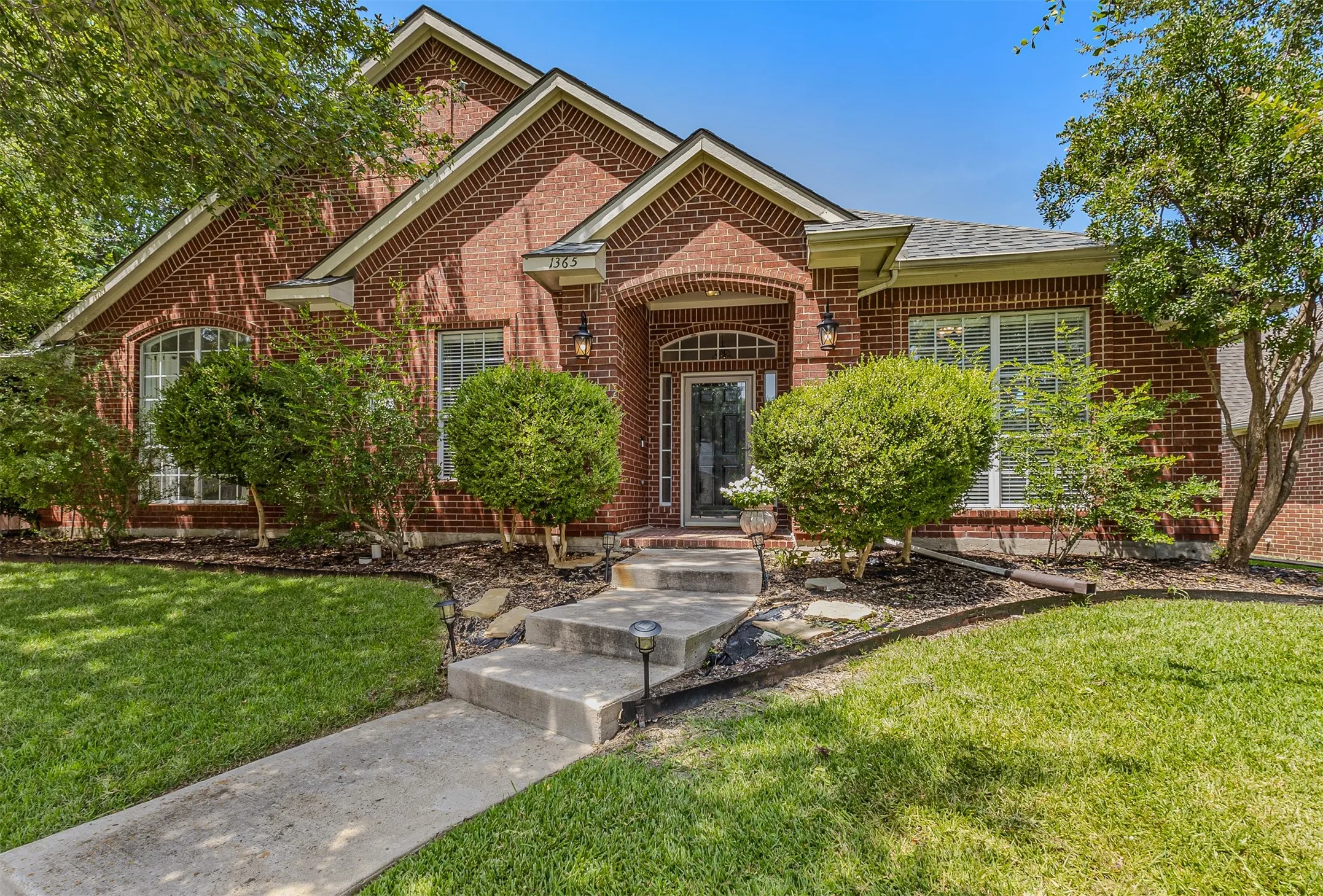 Single Family Residence For Sale in Rockwall County , 1365 Calistoga Drive, Rockwall, Texas 75087, 4 Bedroom, 2 Bathroom, 2 Garage spaces, 2,072 Sqft, built in 2001, mls#21328321, Real Estate Agent in Rockwall, Homes For Sale in Rockwall county, Homes For Sale in Rockwall, Realtor in Rockwall Texas, Real Estate Brokerage Independent Realty Texas, Luminita Cordes Realtor