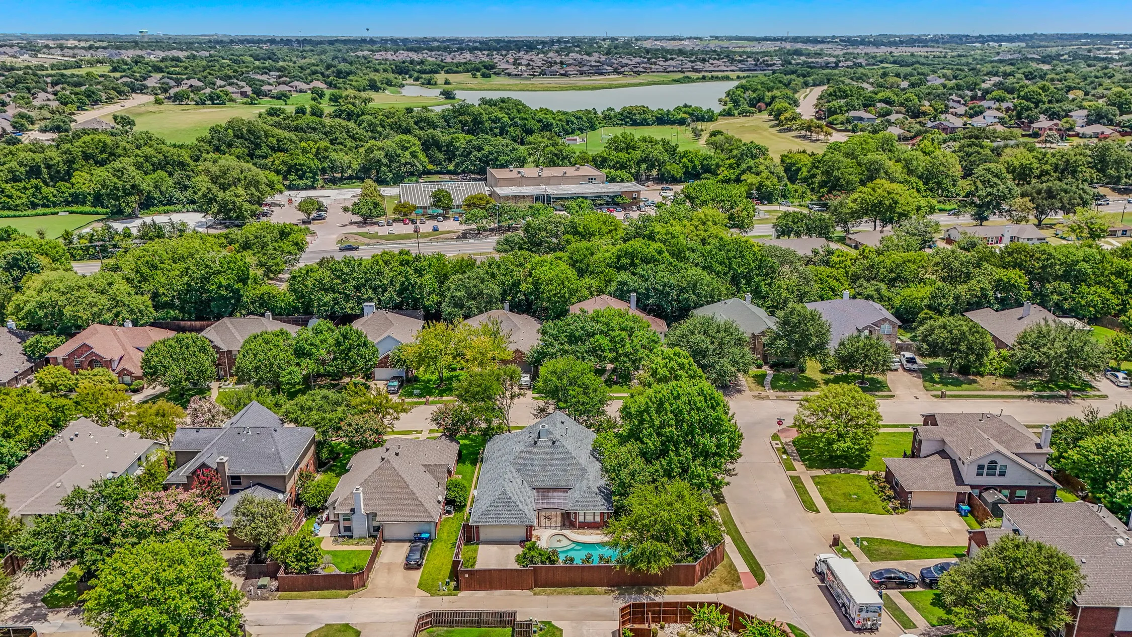 Single Family Residence For Sale in Rockwall County , 1365 Calistoga Drive, Rockwall, Texas 75087, 4 Bedroom, 2 Bathroom, 2 Garage spaces, 2,072 Sqft, built in 2001, mls#21328321, Real Estate Agent in Rockwall, Homes For Sale in Rockwall county, Homes For Sale in Rockwall, Realtor in Rockwall Texas, Real Estate Brokerage Independent Realty Texas, Luminita Cordes Realtor