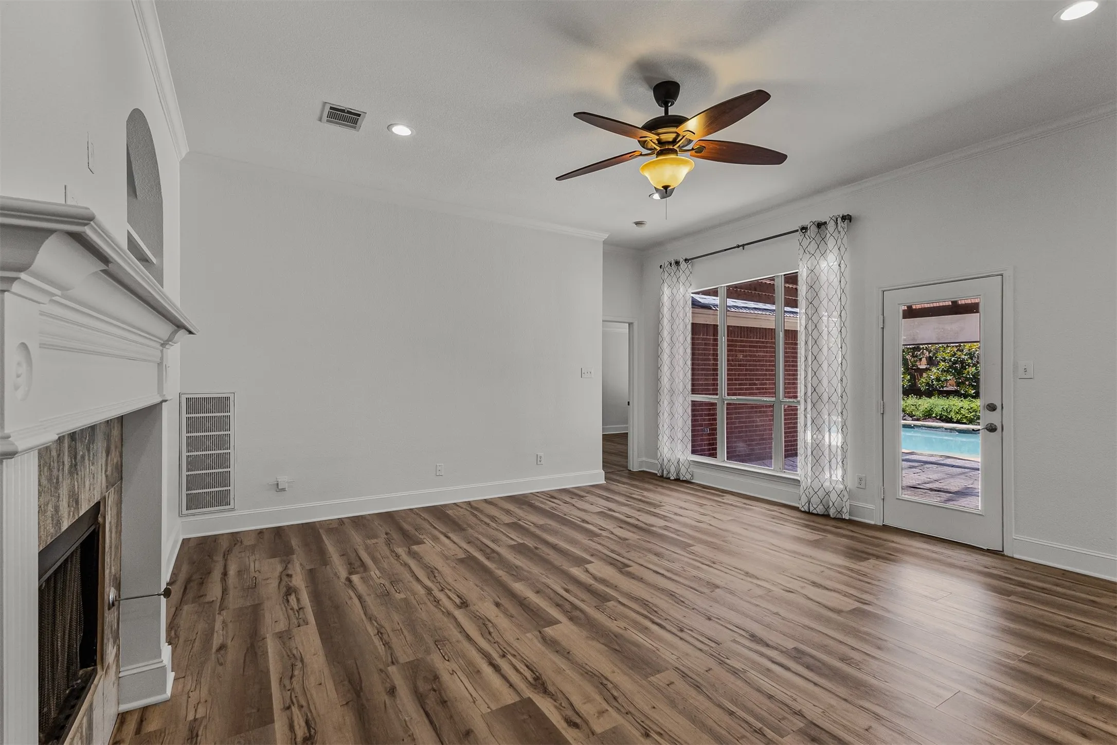 Spacious openh livingh area  with plenty of natural light
