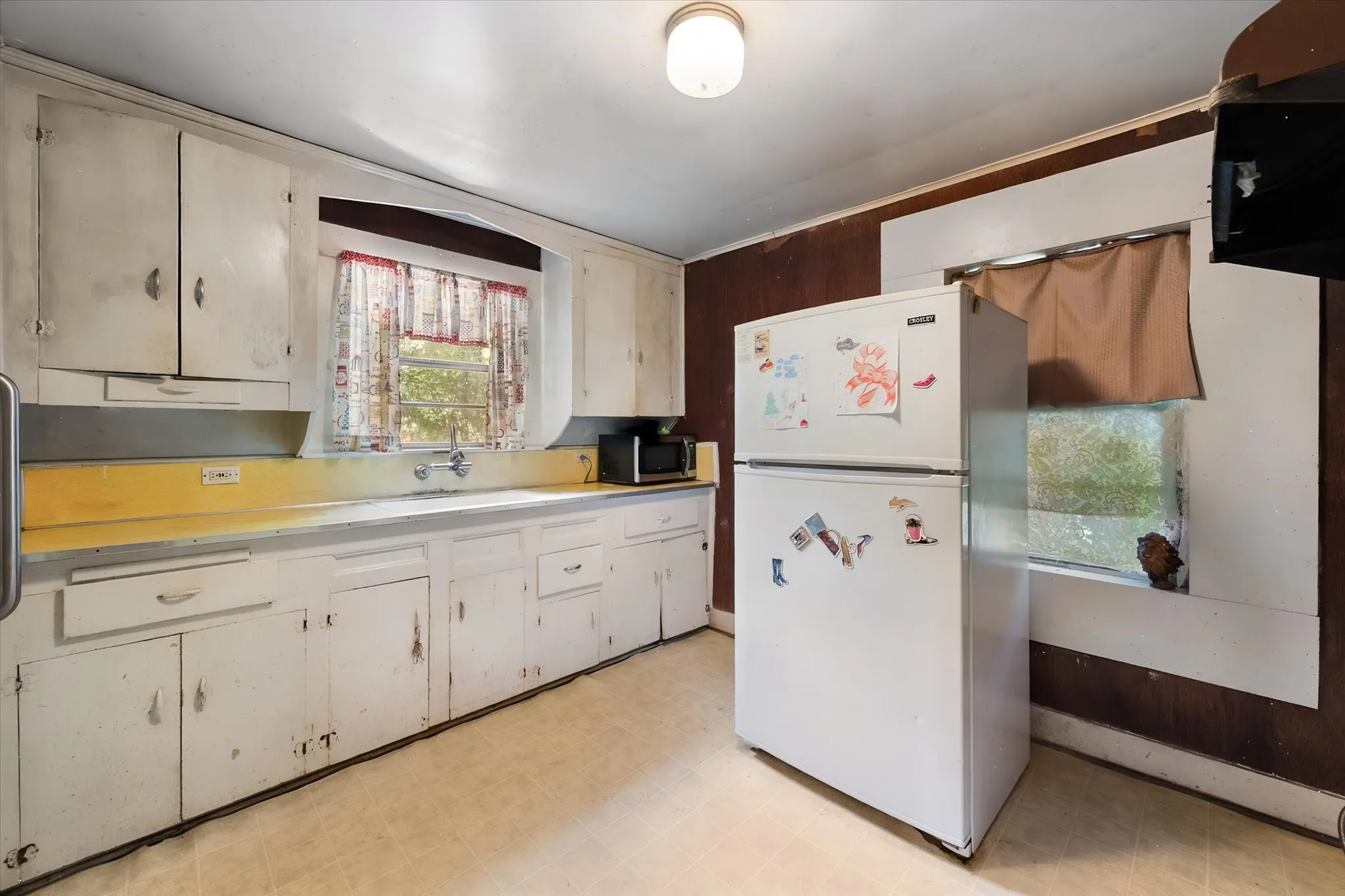 Single Family Residence For Sale in Anderson County , 712 W Dye Street, Palestine, Texas 75801, 2 Bedroom, 1 Bathroom, Garage spaces, 826 Sqft, built in 1900, mls#21346104, Real Estate Agent in Palestine, Homes For Sale in Anderson county, Homes For Sale in Palestine, Realtor in Palestine Texas, Real Estate Brokerage Independent Realty Texas, Luminita Cordes Realtor