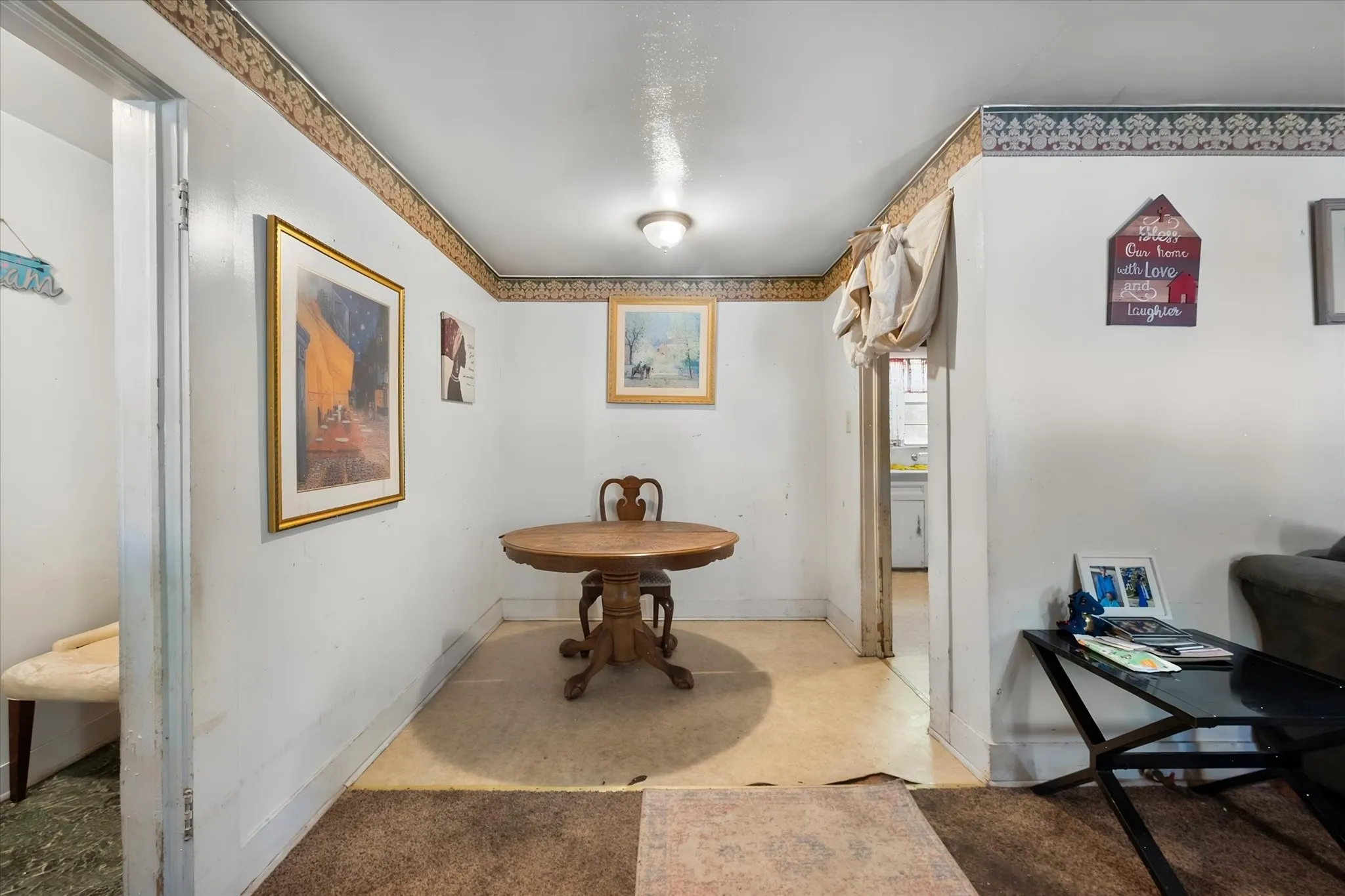 Single Family Residence For Sale in Anderson County , 712 W Dye Street, Palestine, Texas 75801, 2 Bedroom, 1 Bathroom, Garage spaces, 826 Sqft, built in 1900, mls#21346104, Real Estate Agent in Palestine, Homes For Sale in Anderson county, Homes For Sale in Palestine, Realtor in Palestine Texas, Real Estate Brokerage Independent Realty Texas, Luminita Cordes Realtor