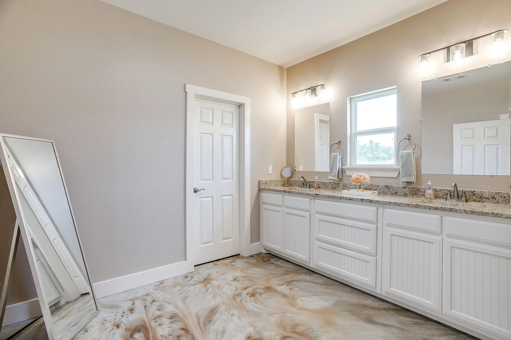 Single Family Residence For Sale in Parker County , 4930 Midway Road, Weatherford, Texas 76085, 3 Bedroom, 2 Bathroom, 2 Garage spaces, 2,052 Sqft, built in 2023, mls#21346028, Real Estate Agent in Weatherford, Homes For Sale in Parker county, Homes For Sale in Weatherford, Realtor in Weatherford Texas, Real Estate Brokerage Independent Realty Texas, Luminita Cordes Realtor
