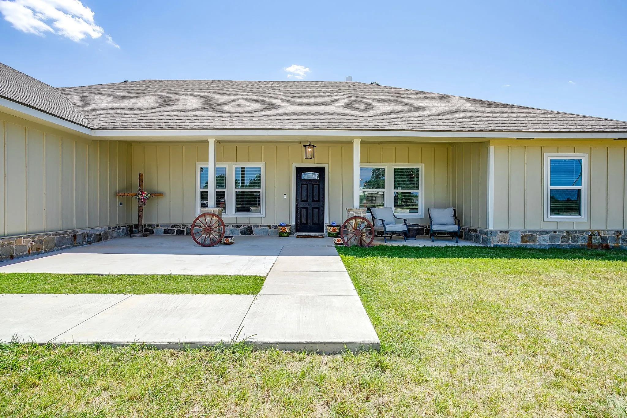Single Family Residence For Sale in Parker County , 4930 Midway Road, Weatherford, Texas 76085, 3 Bedroom, 2 Bathroom, 2 Garage spaces, 2,052 Sqft, built in 2023, mls#21346028, Real Estate Agent in Weatherford, Homes For Sale in Parker county, Homes For Sale in Weatherford, Realtor in Weatherford Texas, Real Estate Brokerage Independent Realty Texas, Luminita Cordes Realtor