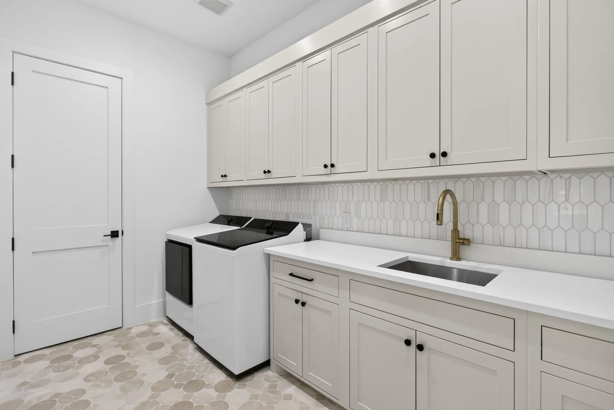 Single Family Residence For Sale in Parker County , 536 Royal Santana Run, Weatherford, Texas 76087, 5 Bedroom, 5 Bathroom, 4 Garage spaces, 4,797 Sqft, built in 2025, mls#21345650, Real Estate Agent in Weatherford, Homes For Sale in Parker county, Homes For Sale in Weatherford, Realtor in Weatherford Texas, Real Estate Brokerage Independent Realty Texas, Luminita Cordes Realtor