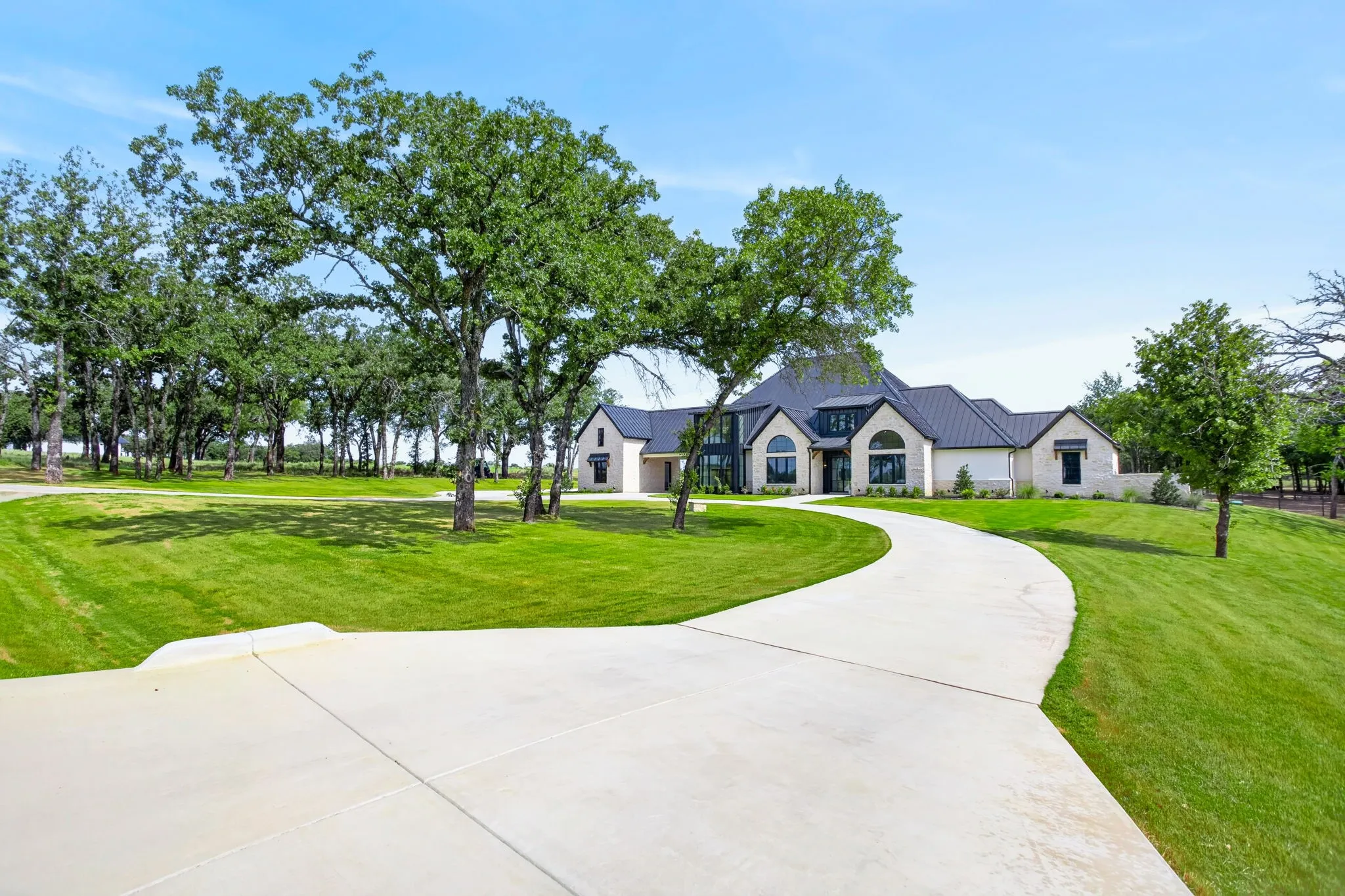 Single Family Residence For Sale in Parker County , 536 Royal Santana Run, Weatherford, Texas 76087, 5 Bedroom, 5 Bathroom, 4 Garage spaces, 4,797 Sqft, built in 2025, mls#21345650, Real Estate Agent in Weatherford, Homes For Sale in Parker county, Homes For Sale in Weatherford, Realtor in Weatherford Texas, Real Estate Brokerage Independent Realty Texas, Luminita Cordes Realtor