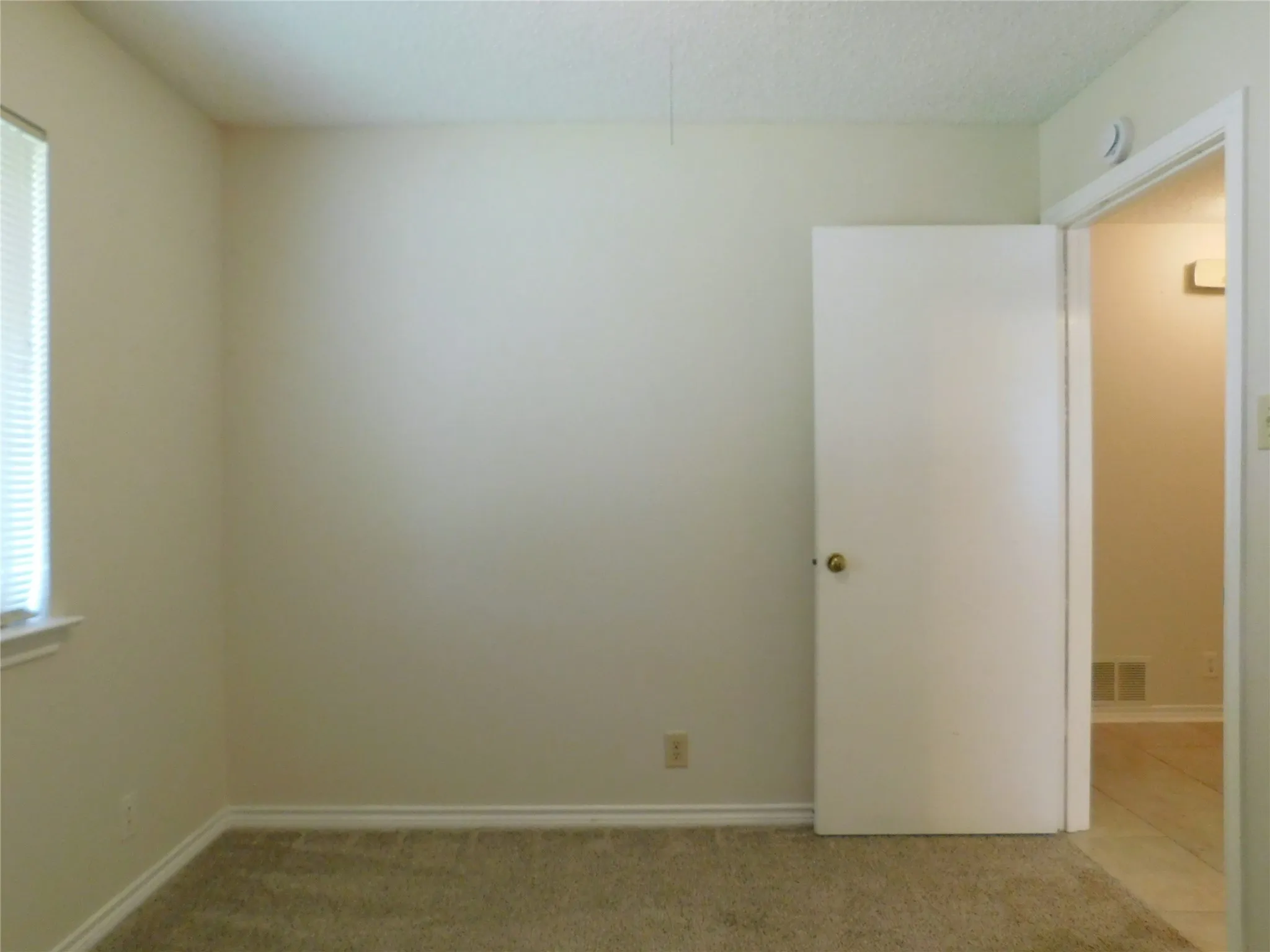 Duplex For Rent in Denton County , 2204 Canterbury Court, Denton, Texas 76205, 3 Bedroom, 2 Bathroom, Garage spaces, 1,521 Sqft, built in 1978, mls#21345463, Real Estate Agent in Denton, Homes For Rent in Denton county, Homes For Rent in Denton, Realtor in Denton Texas, Real Estate Brokerage Independent Realty Texas, Luminita Cordes Realtor