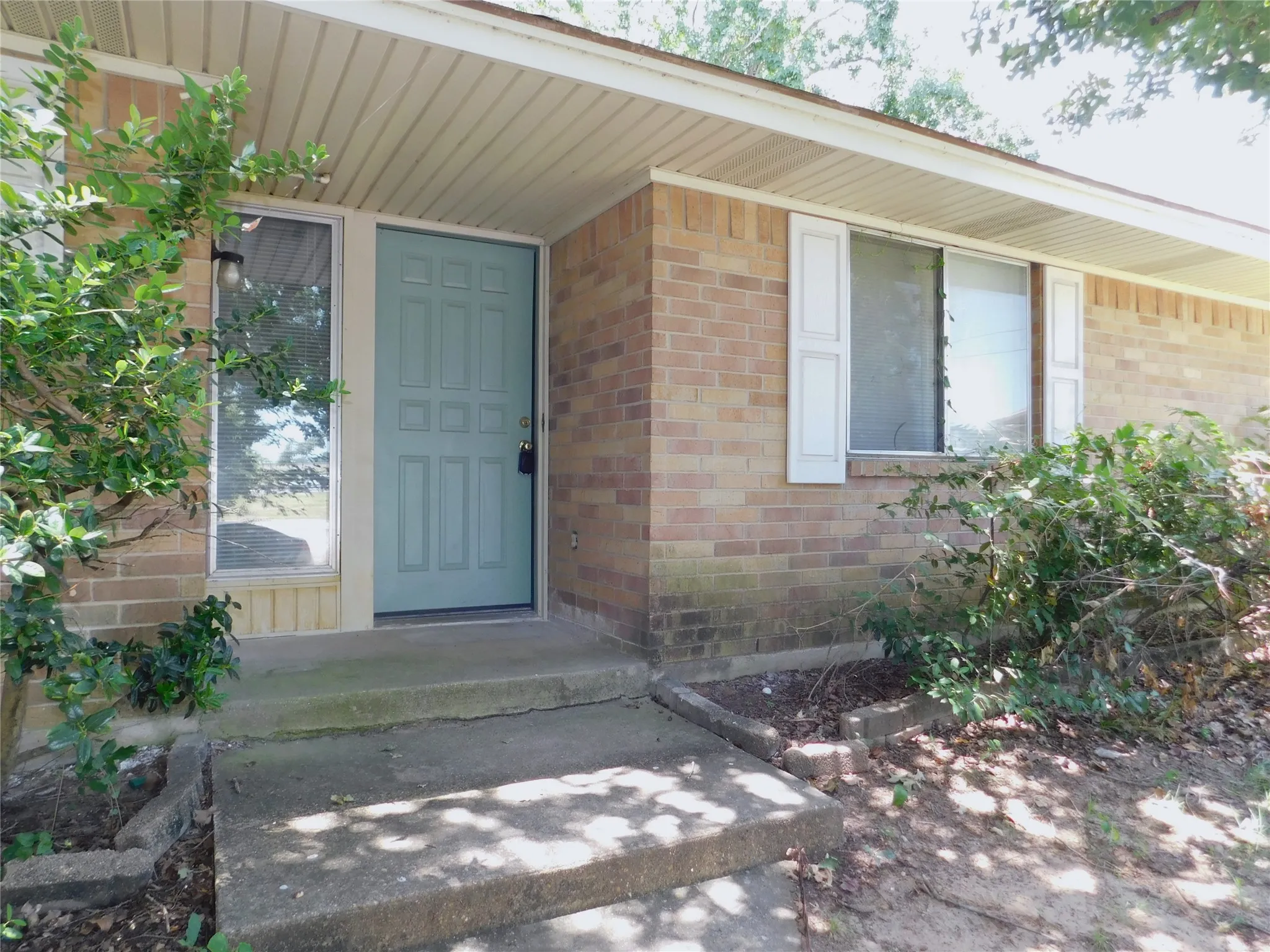Duplex For Rent in Denton County , 2204 Canterbury Court, Denton, Texas 76205, 3 Bedroom, 2 Bathroom, Garage spaces, 1,521 Sqft, built in 1978, mls#21345463, Real Estate Agent in Denton, Homes For Rent in Denton county, Homes For Rent in Denton, Realtor in Denton Texas, Real Estate Brokerage Independent Realty Texas, Luminita Cordes Realtor