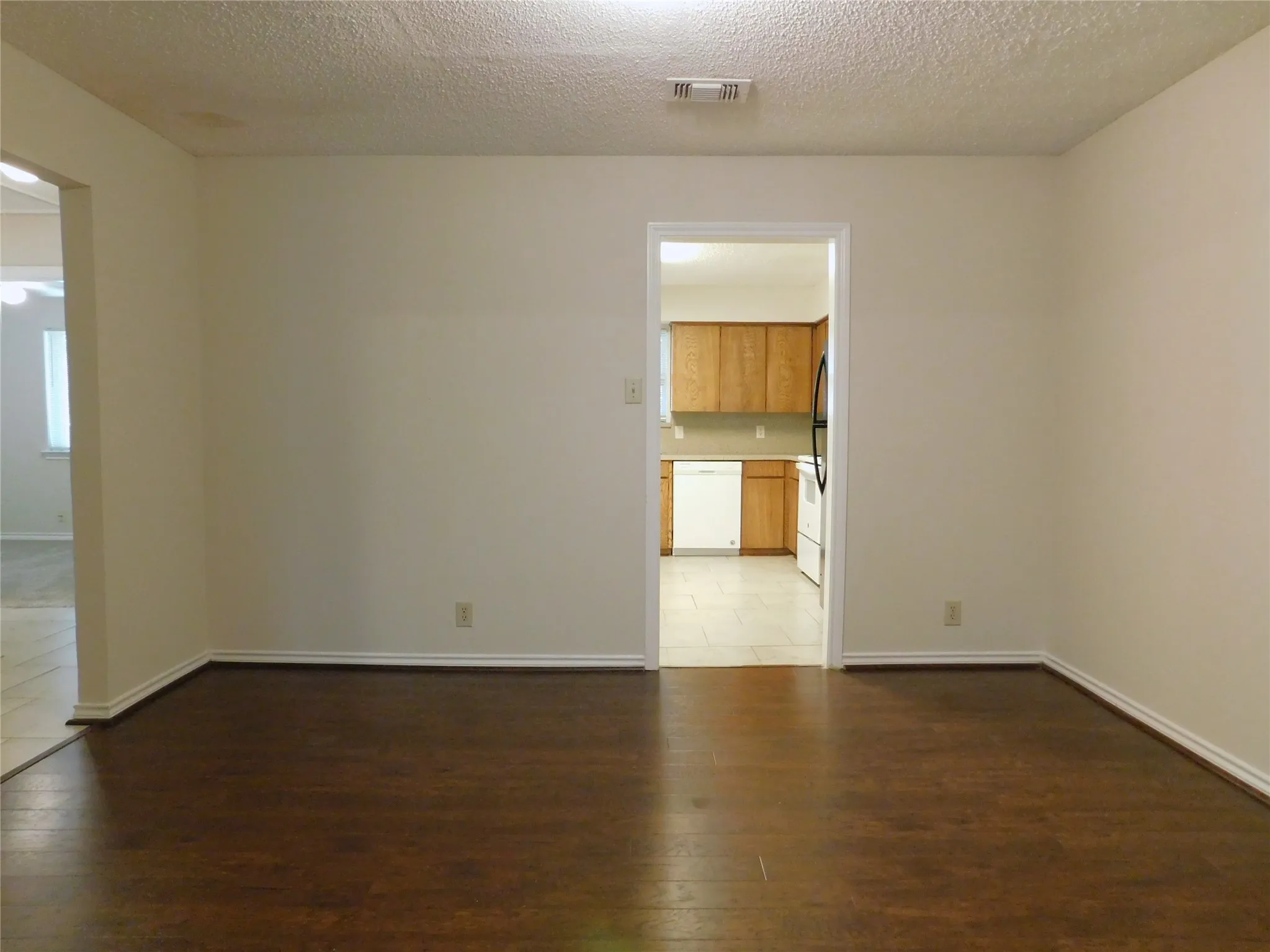 Duplex For Rent in Denton County , 2204 Canterbury Court, Denton, Texas 76205, 3 Bedroom, 2 Bathroom, Garage spaces, 1,521 Sqft, built in 1978, mls#21345463, Real Estate Agent in Denton, Homes For Rent in Denton county, Homes For Rent in Denton, Realtor in Denton Texas, Real Estate Brokerage Independent Realty Texas, Luminita Cordes Realtor