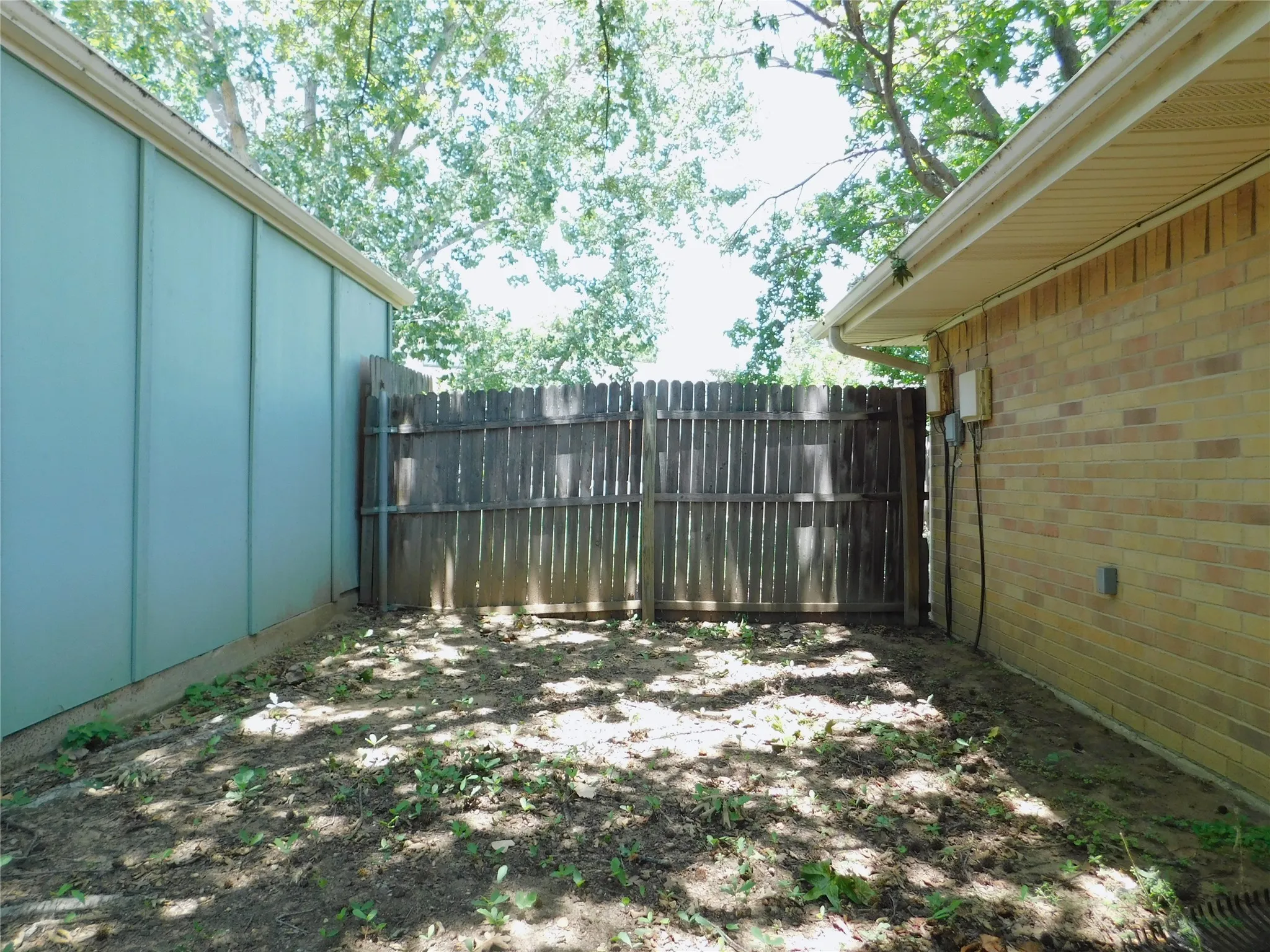 Duplex For Rent in Denton County , 2204 Canterbury Court, Denton, Texas 76205, 3 Bedroom, 2 Bathroom, Garage spaces, 1,521 Sqft, built in 1978, mls#21345463, Real Estate Agent in Denton, Homes For Rent in Denton county, Homes For Rent in Denton, Realtor in Denton Texas, Real Estate Brokerage Independent Realty Texas, Luminita Cordes Realtor