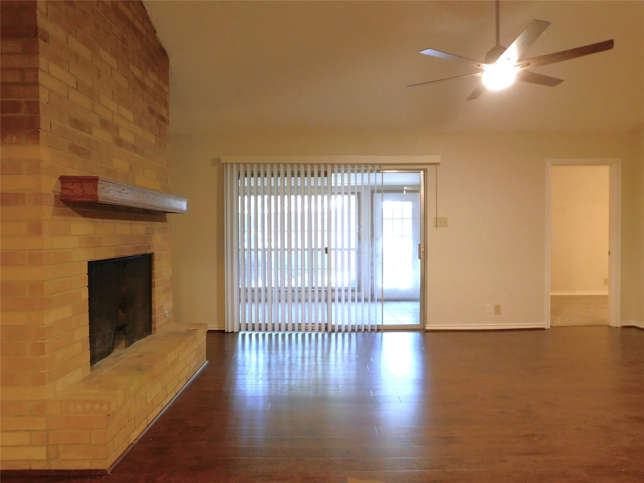 Duplex For Rent in Denton County , 2204 Canterbury Court, Denton, Texas 76205, 3 Bedroom, 2 Bathroom, Garage spaces, 1,521 Sqft, built in 1978, mls#21345463, Real Estate Agent in Denton, Homes For Rent in Denton county, Homes For Rent in Denton, Realtor in Denton Texas, Real Estate Brokerage Independent Realty Texas, Luminita Cordes Realtor
