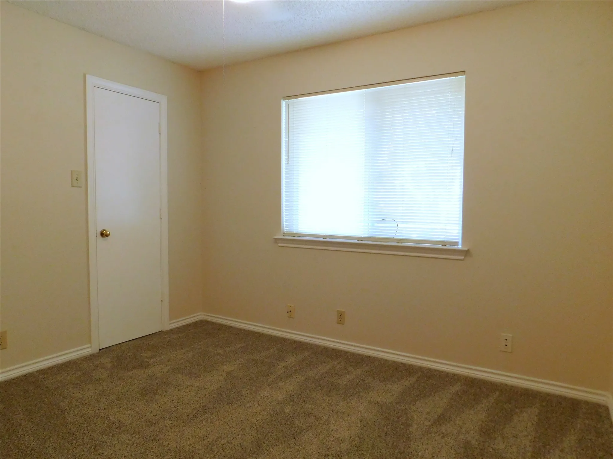 Duplex For Rent in Denton County , 2204 Canterbury Court, Denton, Texas 76205, 3 Bedroom, 2 Bathroom, Garage spaces, 1,521 Sqft, built in 1978, mls#21345463, Real Estate Agent in Denton, Homes For Rent in Denton county, Homes For Rent in Denton, Realtor in Denton Texas, Real Estate Brokerage Independent Realty Texas, Luminita Cordes Realtor