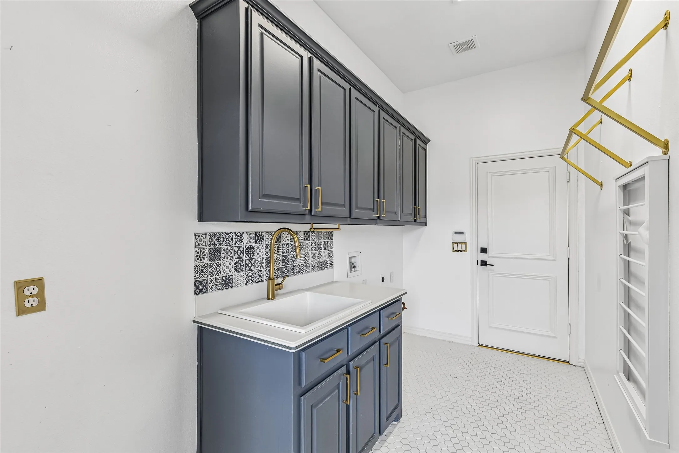 Single Family Residence For Sale in Dallas County , 2206 Clearspring Drive N, Irving, Texas 75063, 5 Bedroom, 4 Bathroom, 3 Garage spaces, 5,375 Sqft, built in 1996, mls#21343836, Real Estate Agent in Irving, Homes For Sale in Dallas county, Homes For Sale in Irving, Realtor in Irving Texas, Real Estate Brokerage Independent Realty Texas, Luminita Cordes Realtor