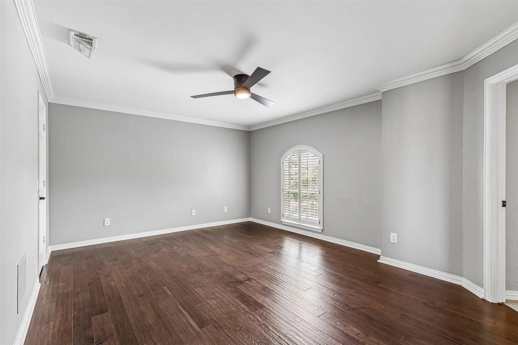 Single Family Residence For Sale in Dallas County , 2206 Clearspring Drive N, Irving, Texas 75063, 5 Bedroom, 4 Bathroom, 3 Garage spaces, 5,375 Sqft, built in 1996, mls#21343836, Real Estate Agent in Irving, Homes For Sale in Dallas county, Homes For Sale in Irving, Realtor in Irving Texas, Real Estate Brokerage Independent Realty Texas, Luminita Cordes Realtor