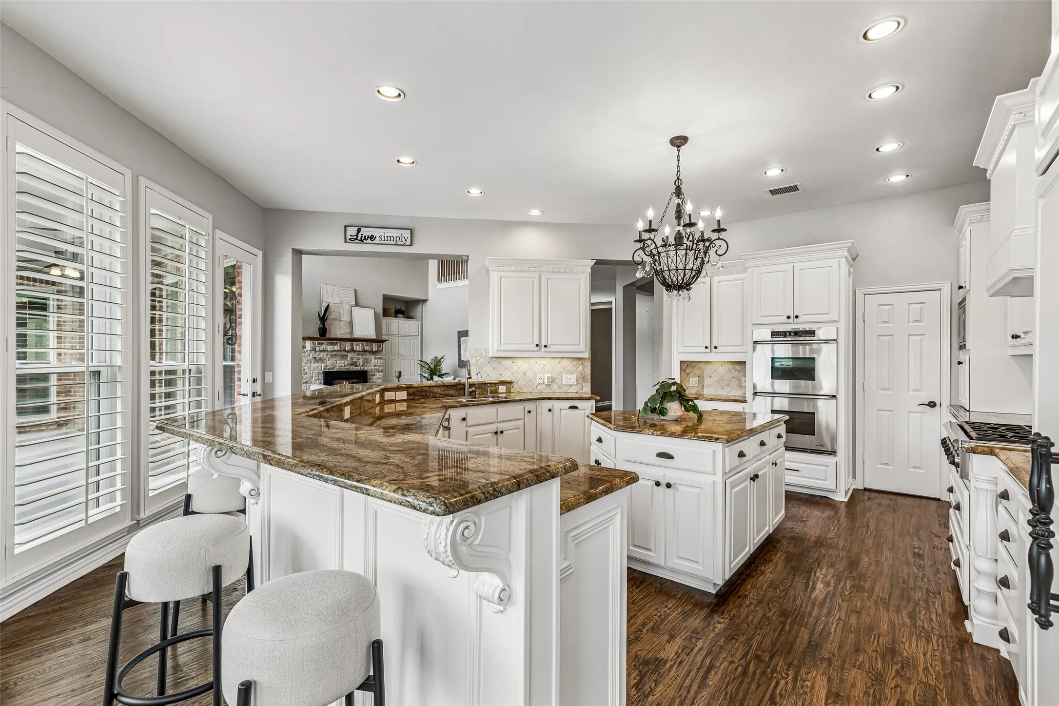 Single Family Residence For Sale in Dallas County , 2206 Clearspring Drive N, Irving, Texas 75063, 5 Bedroom, 4 Bathroom, 3 Garage spaces, 5,375 Sqft, built in 1996, mls#21343836, Real Estate Agent in Irving, Homes For Sale in Dallas county, Homes For Sale in Irving, Realtor in Irving Texas, Real Estate Brokerage Independent Realty Texas, Luminita Cordes Realtor