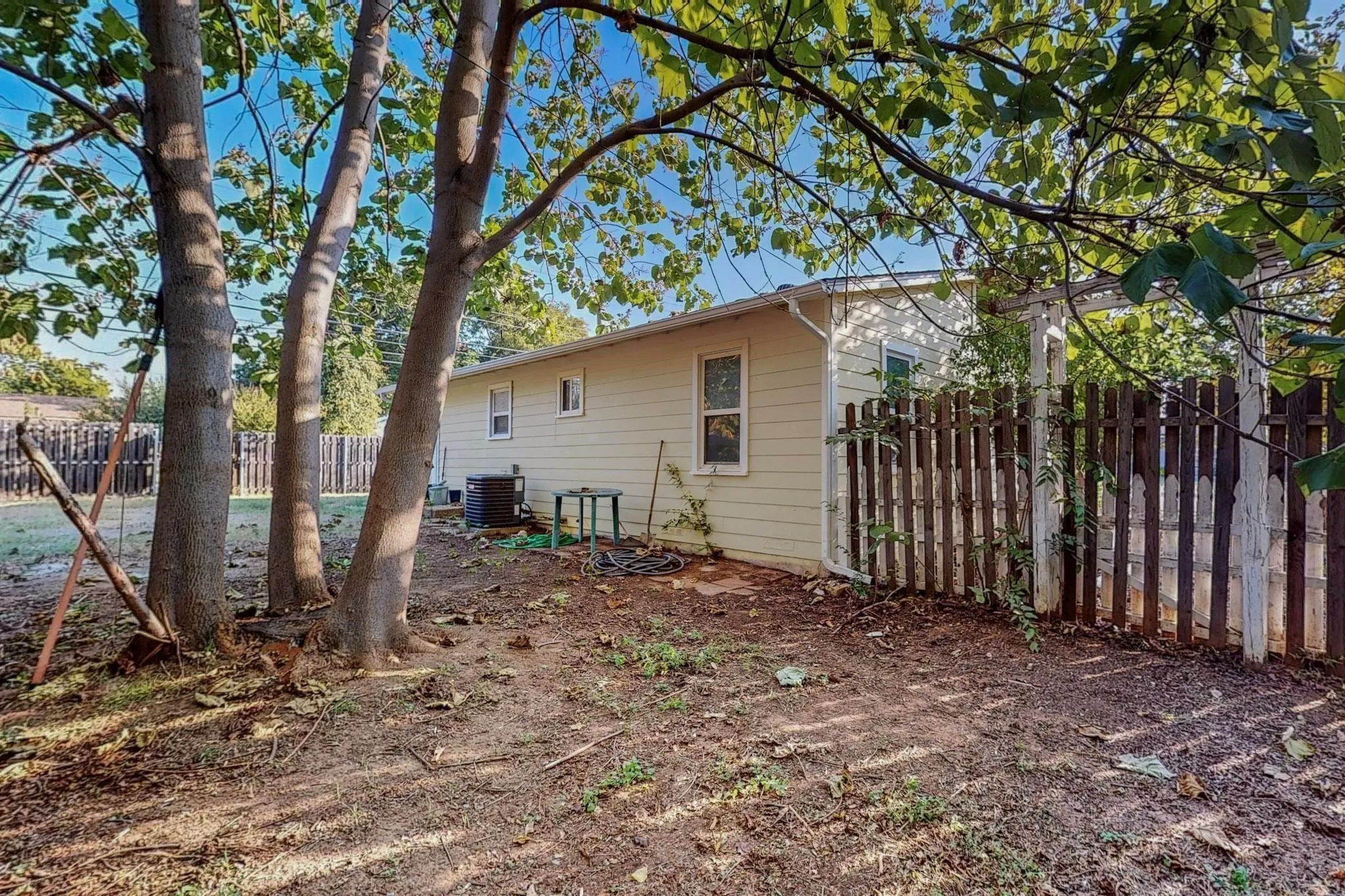 Single Family Residence For Rent in Tarrant County , 700 Broadway Avenue, Euless, Texas 76040, 3 Bedroom, 2 Bathroom, Garage spaces, 988 Sqft, built in 1955, mls#21345979, Real Estate Agent in Euless, Homes For Rent in Tarrant county, Homes For Rent in Euless, Realtor in Euless Texas, Real Estate Brokerage Independent Realty Texas, Luminita Cordes Realtor