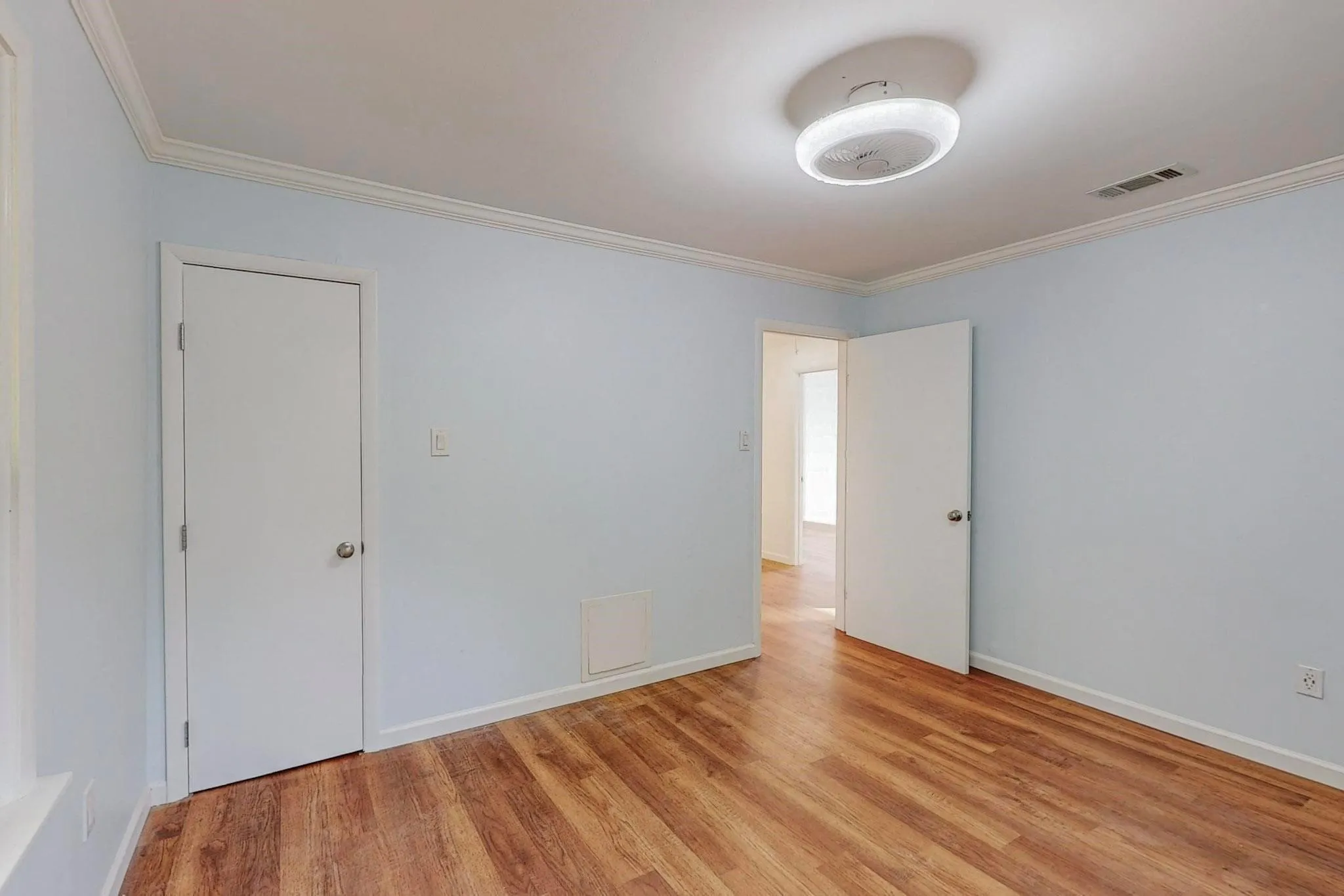 Single Family Residence For Rent in Tarrant County , 700 Broadway Avenue, Euless, Texas 76040, 3 Bedroom, 2 Bathroom, Garage spaces, 988 Sqft, built in 1955, mls#21345979, Real Estate Agent in Euless, Homes For Rent in Tarrant county, Homes For Rent in Euless, Realtor in Euless Texas, Real Estate Brokerage Independent Realty Texas, Luminita Cordes Realtor