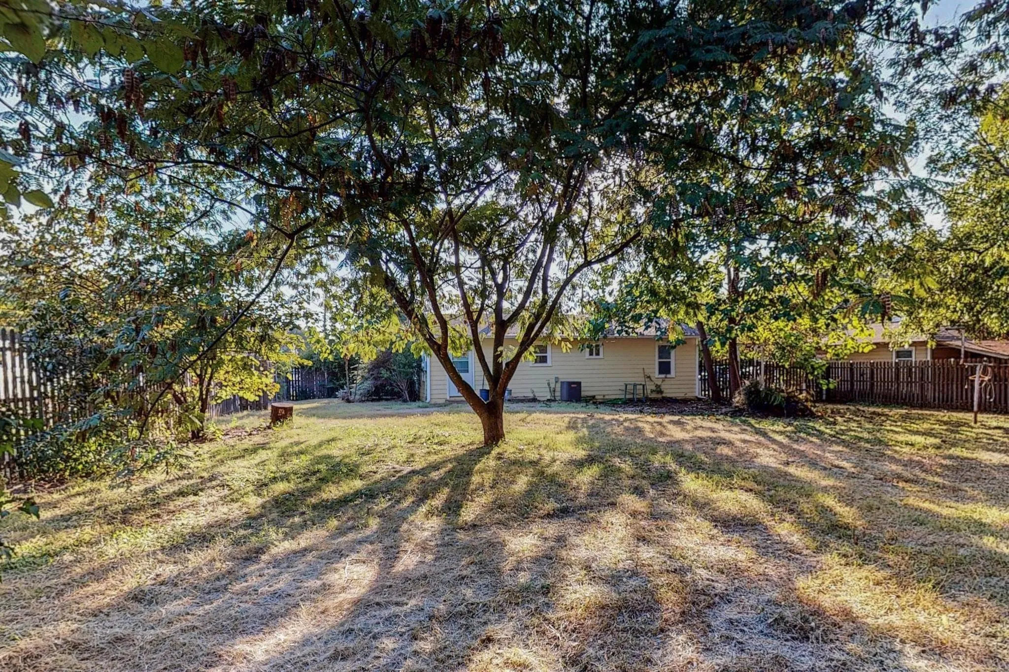 Single Family Residence For Rent in Tarrant County , 700 Broadway Avenue, Euless, Texas 76040, 3 Bedroom, 2 Bathroom, Garage spaces, 988 Sqft, built in 1955, mls#21345979, Real Estate Agent in Euless, Homes For Rent in Tarrant county, Homes For Rent in Euless, Realtor in Euless Texas, Real Estate Brokerage Independent Realty Texas, Luminita Cordes Realtor
