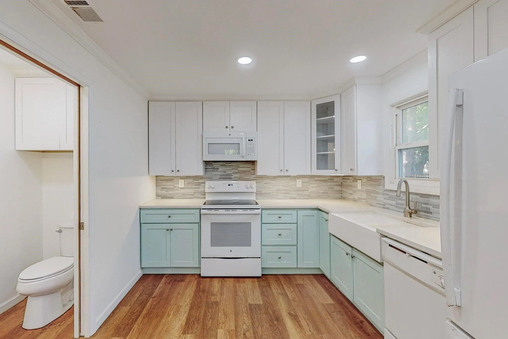 Single Family Residence For Rent in Tarrant County , 700 Broadway Avenue, Euless, Texas 76040, 3 Bedroom, 2 Bathroom, Garage spaces, 988 Sqft, built in 1955, mls#21345979, Real Estate Agent in Euless, Homes For Rent in Tarrant county, Homes For Rent in Euless, Realtor in Euless Texas, Real Estate Brokerage Independent Realty Texas, Luminita Cordes Realtor