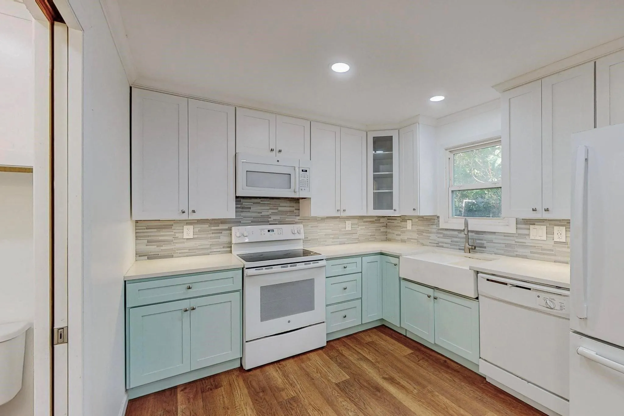 Single Family Residence For Rent in Tarrant County , 700 Broadway Avenue, Euless, Texas 76040, 3 Bedroom, 2 Bathroom, Garage spaces, 988 Sqft, built in 1955, mls#21345979, Real Estate Agent in Euless, Homes For Rent in Tarrant county, Homes For Rent in Euless, Realtor in Euless Texas, Real Estate Brokerage Independent Realty Texas, Luminita Cordes Realtor