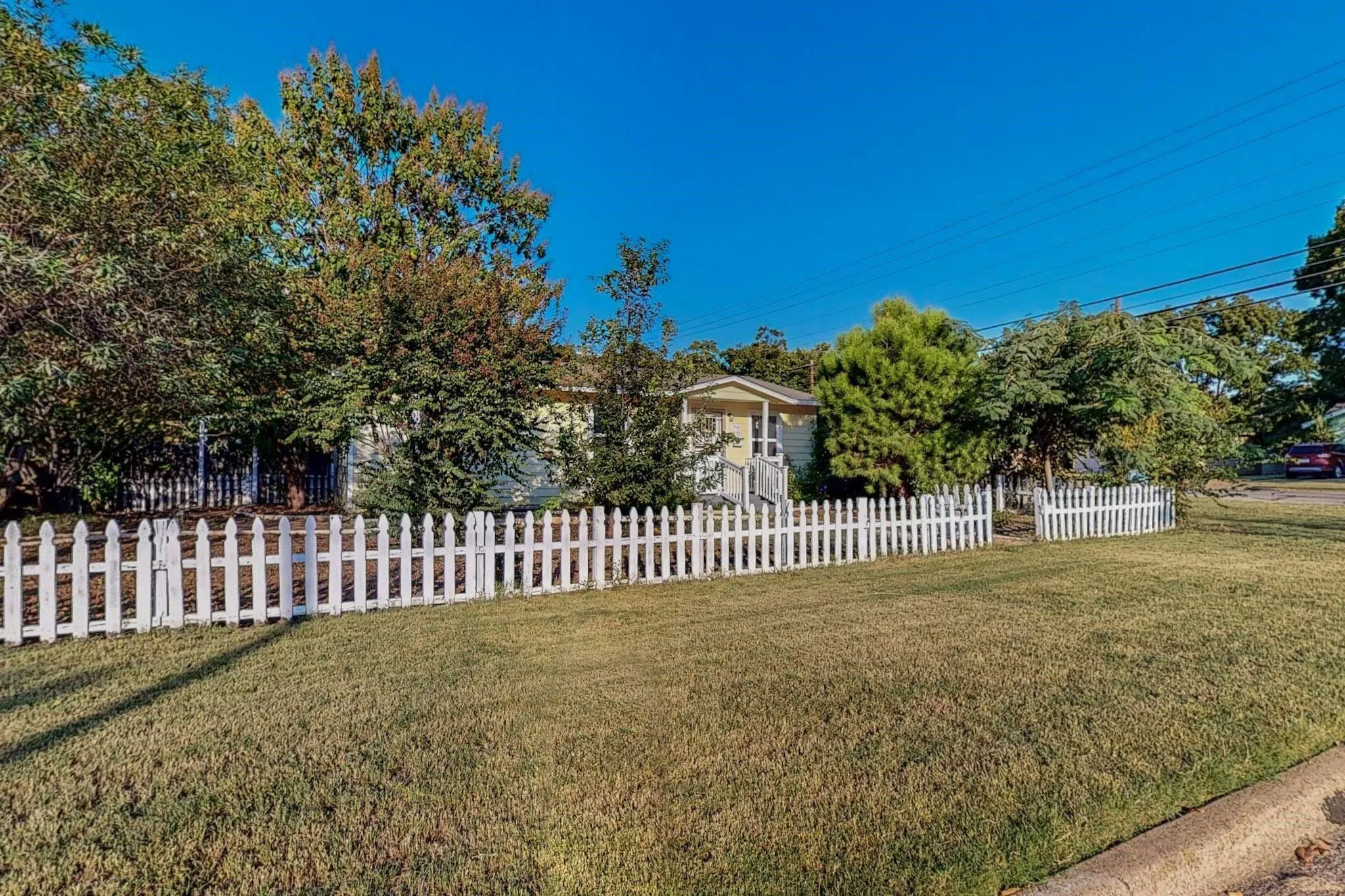 Single Family Residence For Rent in Tarrant County , 700 Broadway Avenue, Euless, Texas 76040, 3 Bedroom, 2 Bathroom, Garage spaces, 988 Sqft, built in 1955, mls#21345979, Real Estate Agent in Euless, Homes For Rent in Tarrant county, Homes For Rent in Euless, Realtor in Euless Texas, Real Estate Brokerage Independent Realty Texas, Luminita Cordes Realtor
