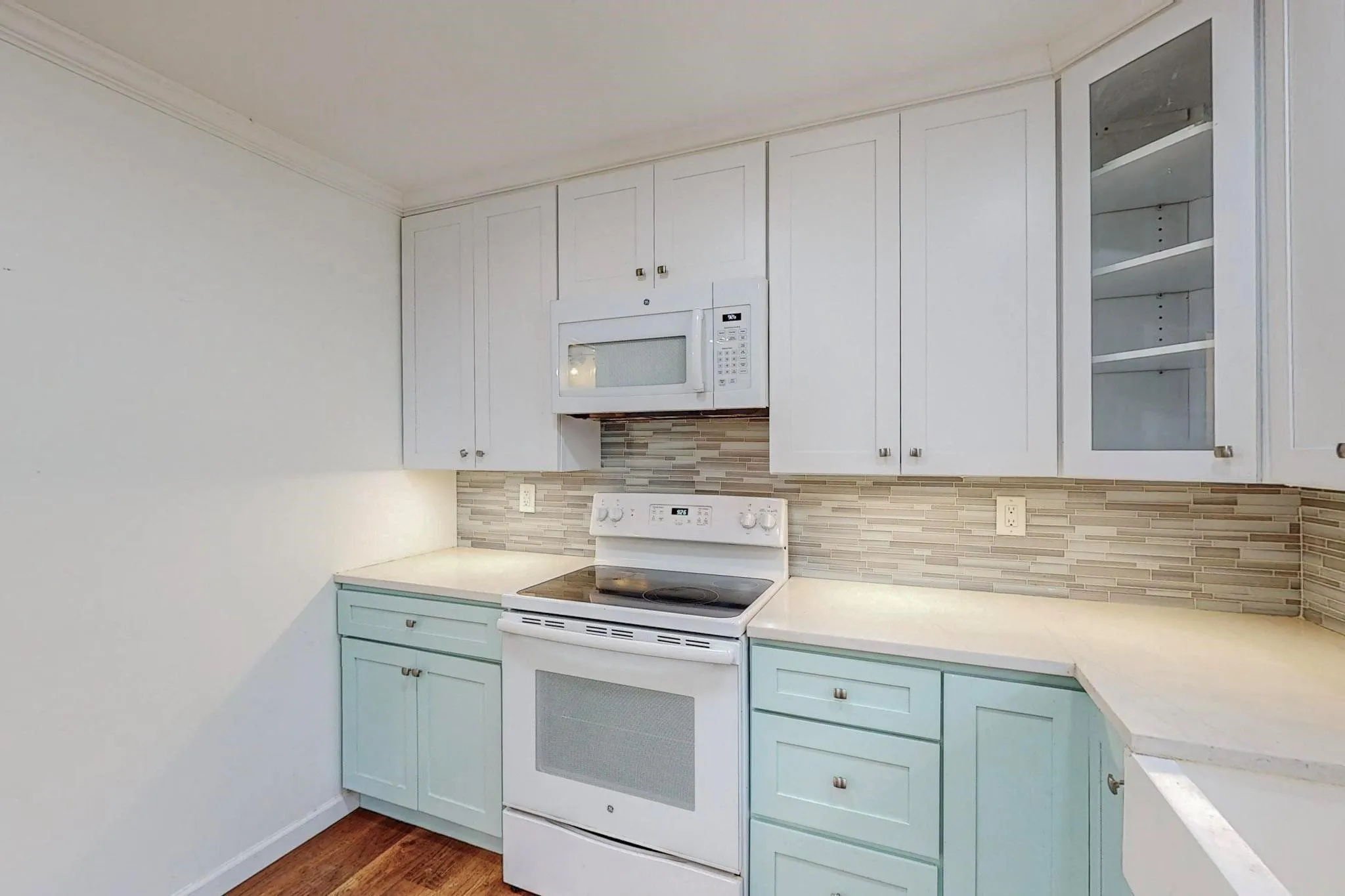 Single Family Residence For Rent in Tarrant County , 700 Broadway Avenue, Euless, Texas 76040, 3 Bedroom, 2 Bathroom, Garage spaces, 988 Sqft, built in 1955, mls#21345979, Real Estate Agent in Euless, Homes For Rent in Tarrant county, Homes For Rent in Euless, Realtor in Euless Texas, Real Estate Brokerage Independent Realty Texas, Luminita Cordes Realtor