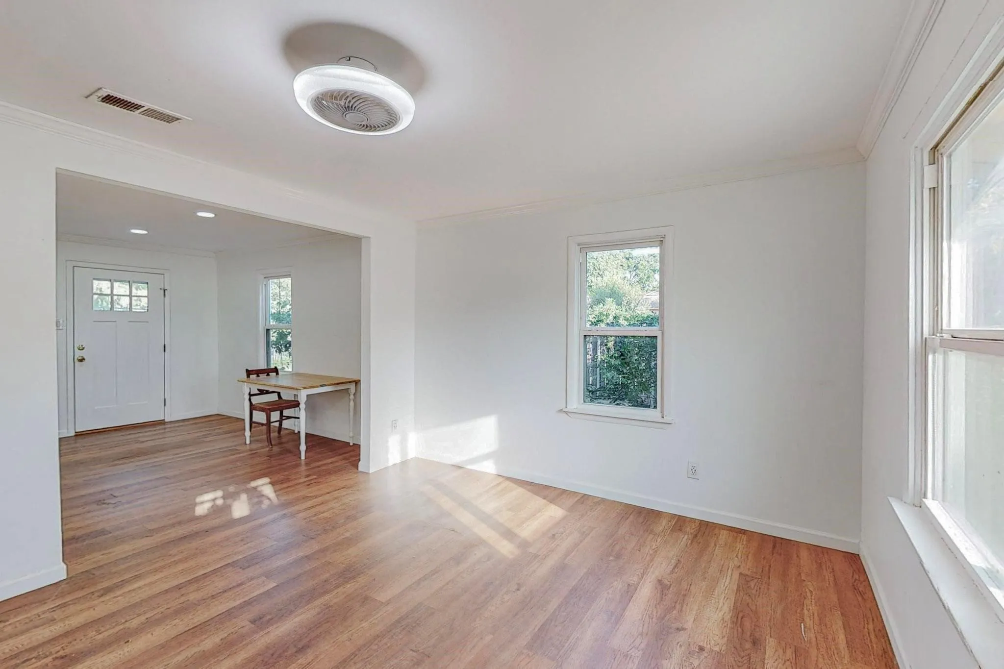 Single Family Residence For Rent in Tarrant County , 700 Broadway Avenue, Euless, Texas 76040, 3 Bedroom, 2 Bathroom, Garage spaces, 988 Sqft, built in 1955, mls#21345979, Real Estate Agent in Euless, Homes For Rent in Tarrant county, Homes For Rent in Euless, Realtor in Euless Texas, Real Estate Brokerage Independent Realty Texas, Luminita Cordes Realtor