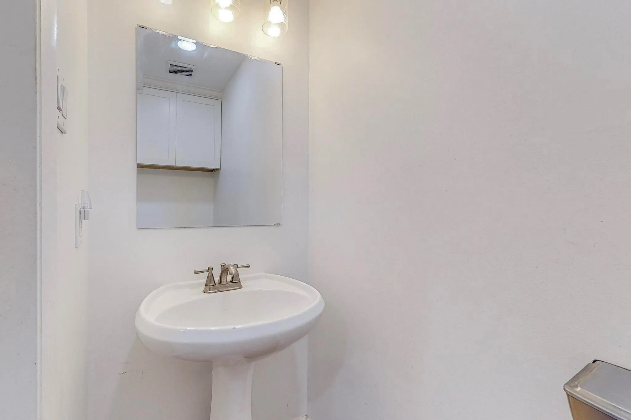 Single Family Residence For Rent in Tarrant County , 700 Broadway Avenue, Euless, Texas 76040, 3 Bedroom, 2 Bathroom, Garage spaces, 988 Sqft, built in 1955, mls#21345979, Real Estate Agent in Euless, Homes For Rent in Tarrant county, Homes For Rent in Euless, Realtor in Euless Texas, Real Estate Brokerage Independent Realty Texas, Luminita Cordes Realtor