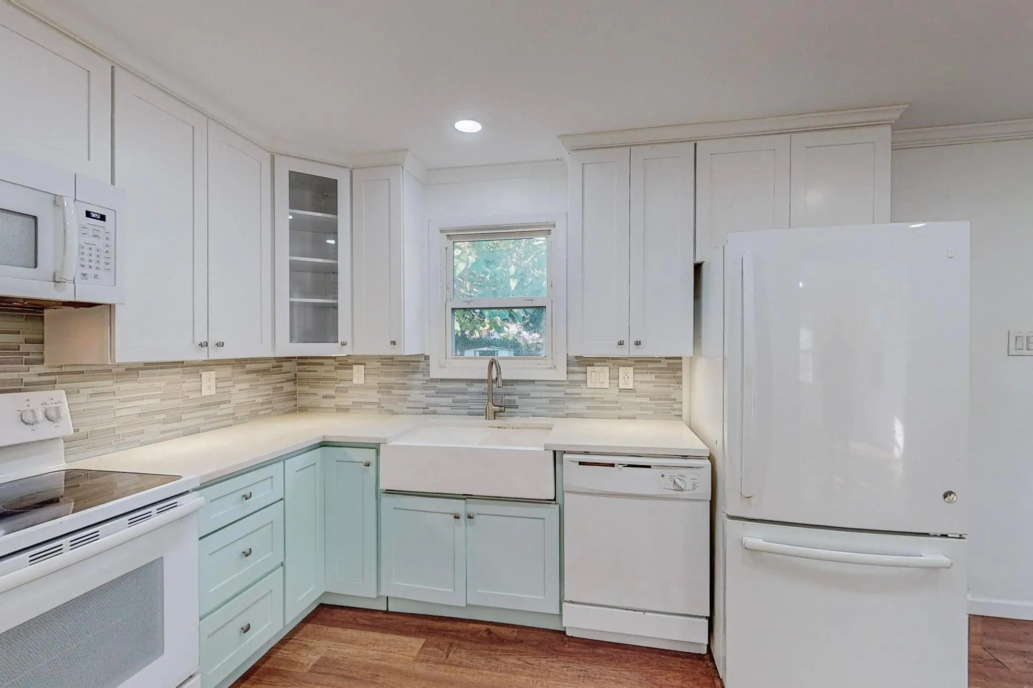 Single Family Residence For Rent in Tarrant County , 700 Broadway Avenue, Euless, Texas 76040, 3 Bedroom, 2 Bathroom, Garage spaces, 988 Sqft, built in 1955, mls#21345979, Real Estate Agent in Euless, Homes For Rent in Tarrant county, Homes For Rent in Euless, Realtor in Euless Texas, Real Estate Brokerage Independent Realty Texas, Luminita Cordes Realtor
