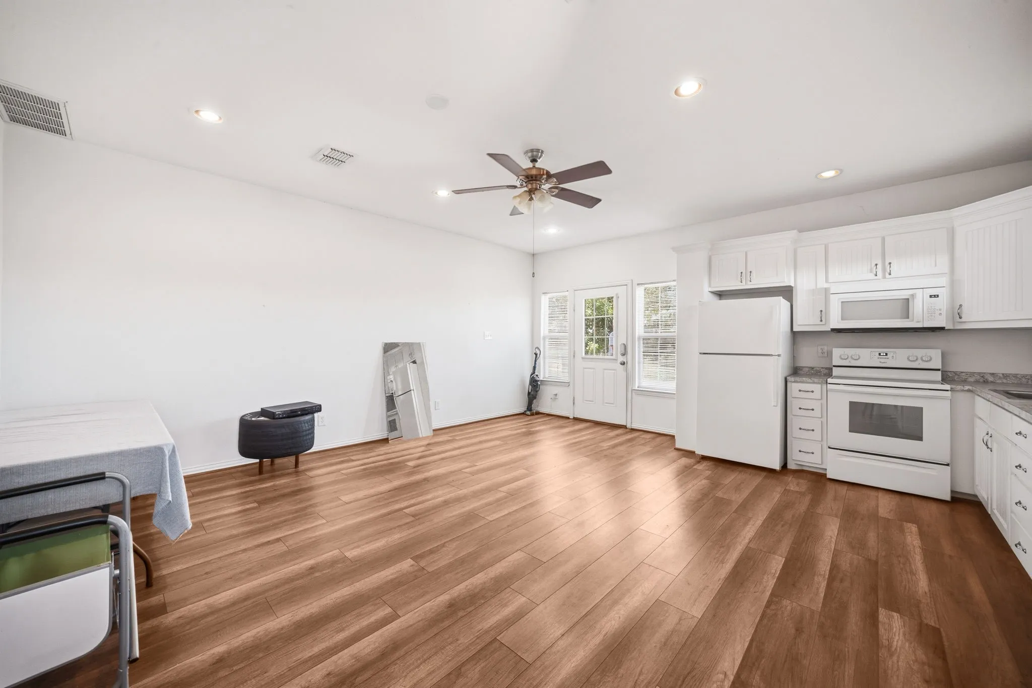 Farm For Sale in Ellis County , 601 Zmolek Road, Ennis, Texas 75119, 4 Bedroom, 3 Bathroom, 2 Garage spaces, 2,889 Sqft, built in 1998, mls#21344849, Real Estate Agent in Ennis, Homes For Sale in Ellis county, Homes For Sale in Ennis, Realtor in Ennis Texas, Real Estate Brokerage Independent Realty Texas, Luminita Cordes Realtor