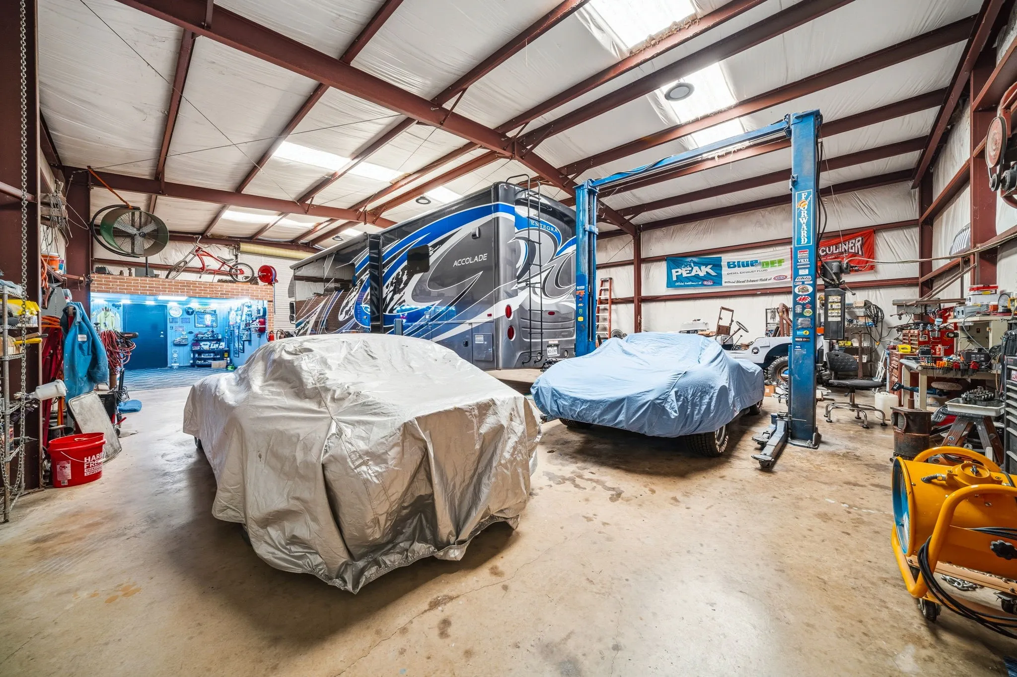 Farm For Sale in Ellis County , 601 Zmolek Road, Ennis, Texas 75119, 4 Bedroom, 3 Bathroom, 2 Garage spaces, 2,889 Sqft, built in 1998, mls#21344849, Real Estate Agent in Ennis, Homes For Sale in Ellis county, Homes For Sale in Ennis, Realtor in Ennis Texas, Real Estate Brokerage Independent Realty Texas, Luminita Cordes Realtor