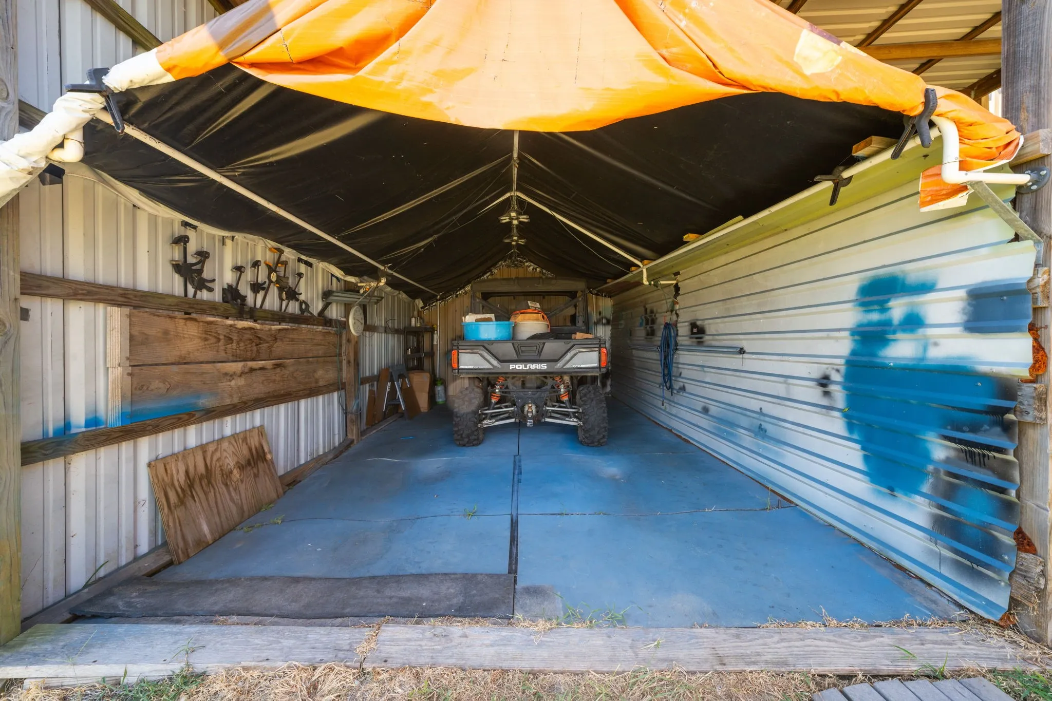 Farm For Sale in Ellis County , 601 Zmolek Road, Ennis, Texas 75119, 4 Bedroom, 3 Bathroom, 2 Garage spaces, 2,889 Sqft, built in 1998, mls#21344849, Real Estate Agent in Ennis, Homes For Sale in Ellis county, Homes For Sale in Ennis, Realtor in Ennis Texas, Real Estate Brokerage Independent Realty Texas, Luminita Cordes Realtor