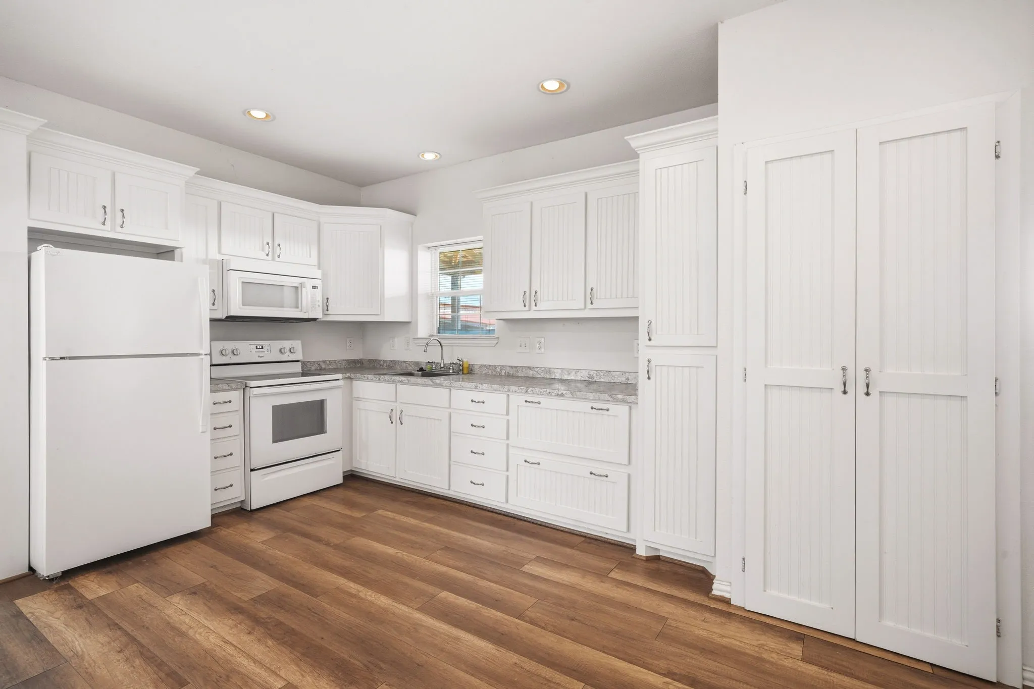 Farm For Sale in Ellis County , 601 Zmolek Road, Ennis, Texas 75119, 4 Bedroom, 3 Bathroom, 2 Garage spaces, 2,889 Sqft, built in 1998, mls#21344849, Real Estate Agent in Ennis, Homes For Sale in Ellis county, Homes For Sale in Ennis, Realtor in Ennis Texas, Real Estate Brokerage Independent Realty Texas, Luminita Cordes Realtor