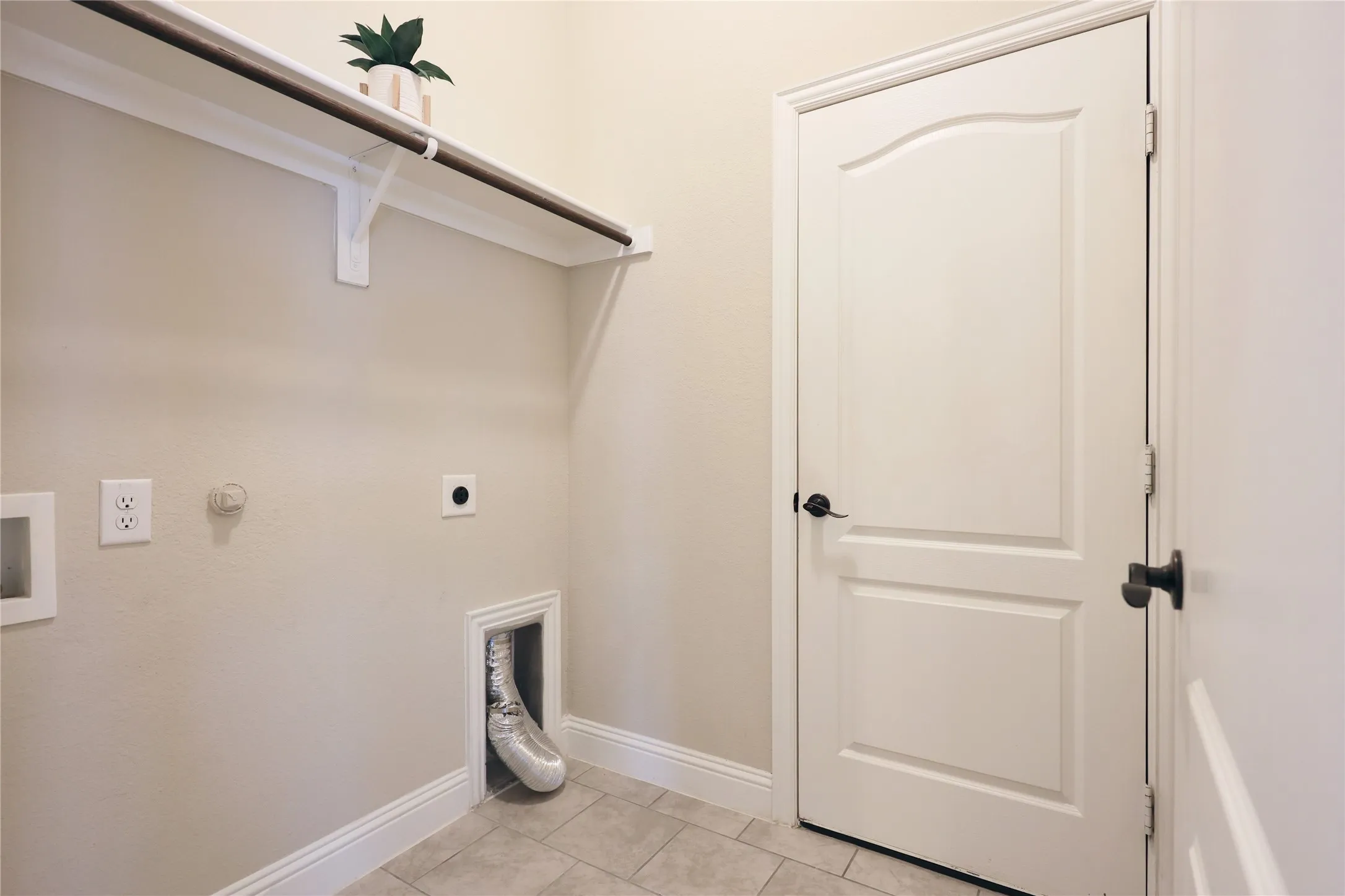 Single Family Residence For Sale in Denton County , 5901 Priory Drive, Celina, Texas 76227, 4 Bedroom, 2 Bathroom, 2 Garage spaces, 1,900 Sqft, built in 2021, mls#21339589, Real Estate Agent in Celina, Homes For Sale in Denton county, Homes For Sale in Celina, Realtor in Celina Texas, Real Estate Brokerage Independent Realty Texas, Luminita Cordes Realtor