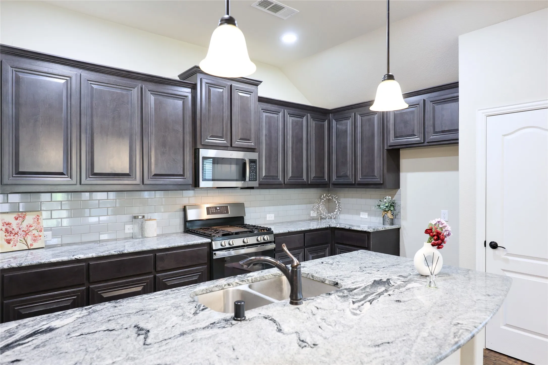 Single Family Residence For Sale in Denton County , 5901 Priory Drive, Celina, Texas 76227, 4 Bedroom, 2 Bathroom, 2 Garage spaces, 1,900 Sqft, built in 2021, mls#21339589, Real Estate Agent in Celina, Homes For Sale in Denton county, Homes For Sale in Celina, Realtor in Celina Texas, Real Estate Brokerage Independent Realty Texas, Luminita Cordes Realtor