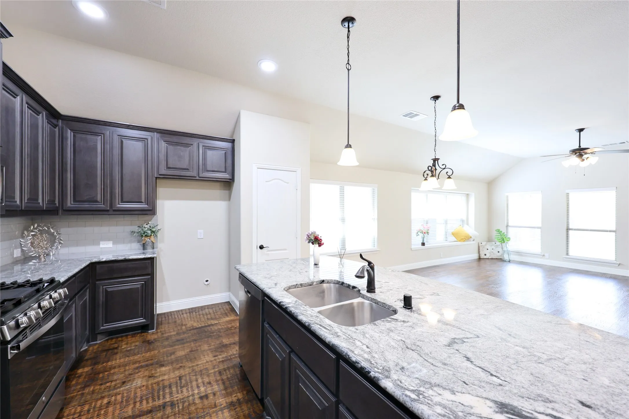 Single Family Residence For Sale in Denton County , 5901 Priory Drive, Celina, Texas 76227, 4 Bedroom, 2 Bathroom, 2 Garage spaces, 1,900 Sqft, built in 2021, mls#21339589, Real Estate Agent in Celina, Homes For Sale in Denton county, Homes For Sale in Celina, Realtor in Celina Texas, Real Estate Brokerage Independent Realty Texas, Luminita Cordes Realtor