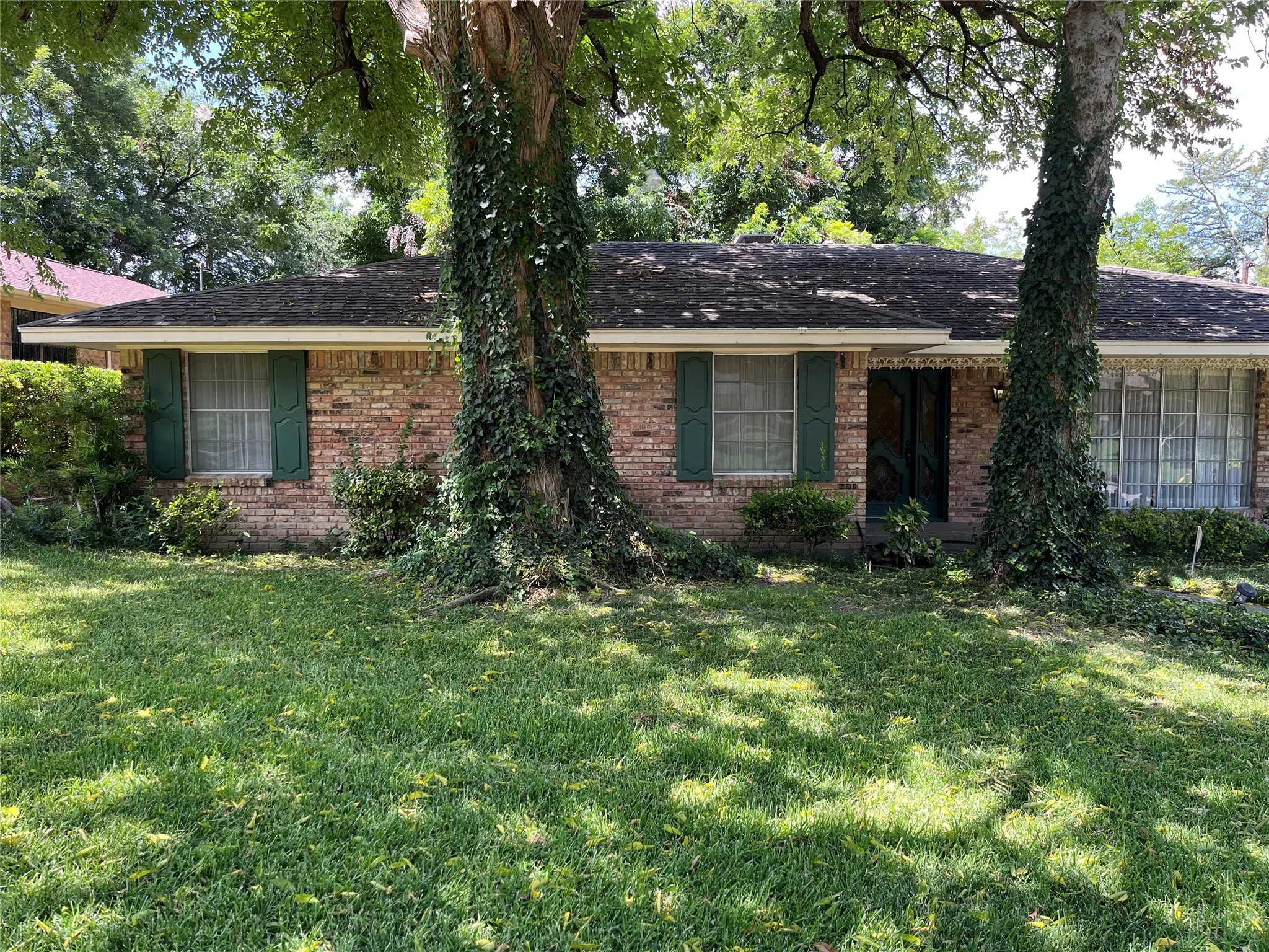 Single Family Residence For Sale in Dallas County , 6011 Rock Garden Trail, Dallas, Texas 75232, 4 Bedroom, 3 Bathroom, 2 Garage spaces, 2,301 Sqft, built in 1968, mls#21344267, Real Estate Agent in Dallas, Homes For Sale in Dallas county, Homes For Sale in Dallas, Realtor in Dallas Texas, Real Estate Brokerage Independent Realty Texas, Luminita Cordes Realtor